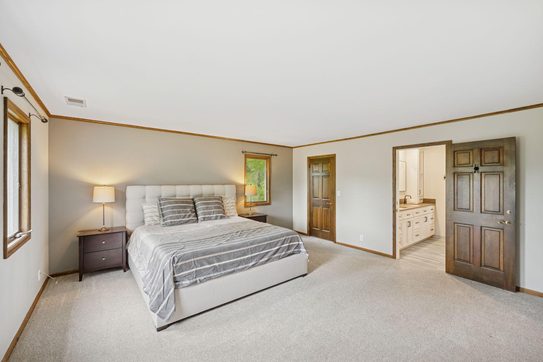 200 Marie Avenue W