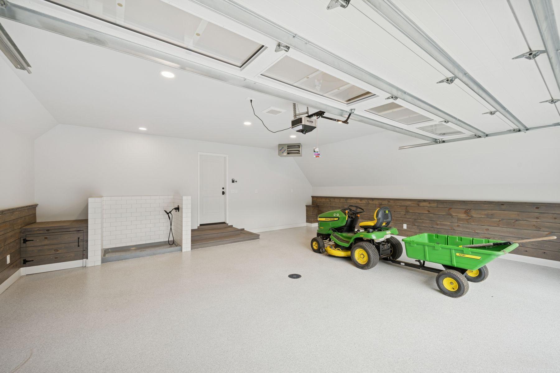 200 Marie Avenue W