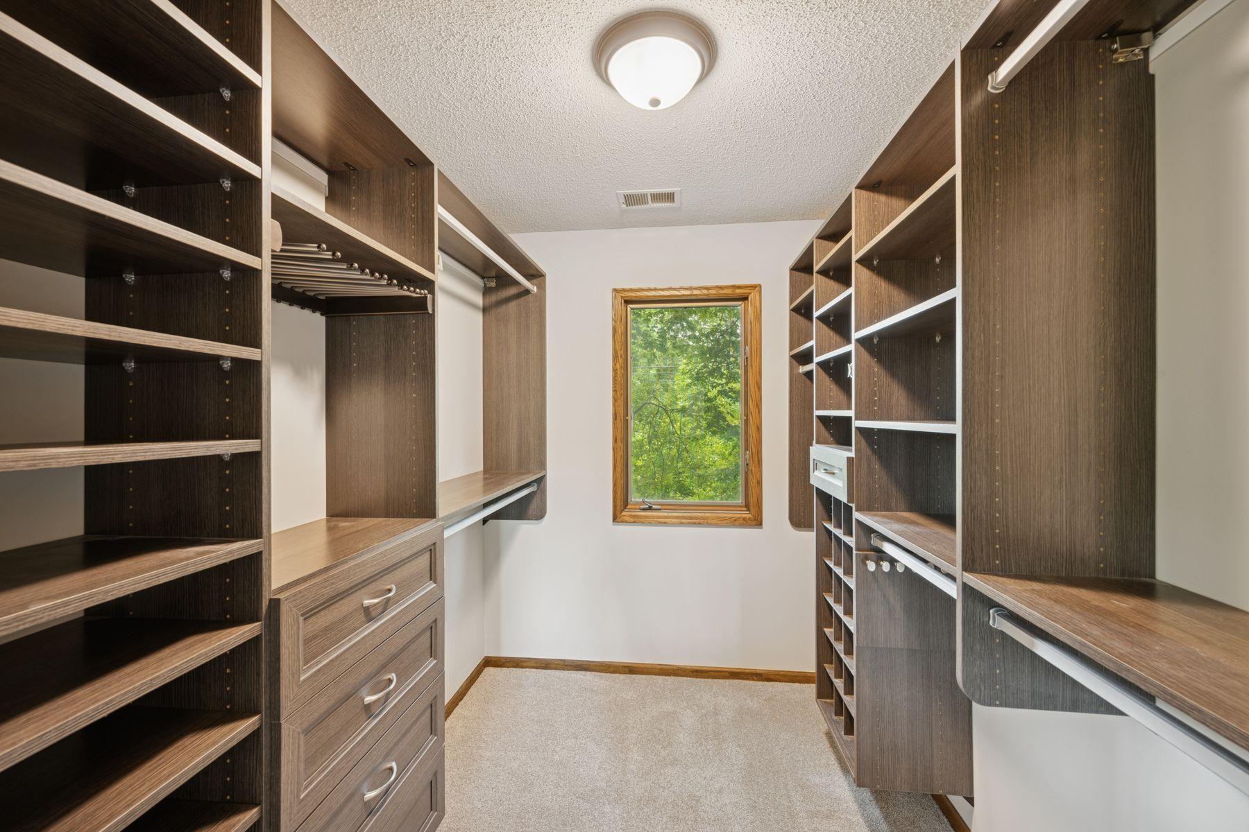 200 Marie Avenue W