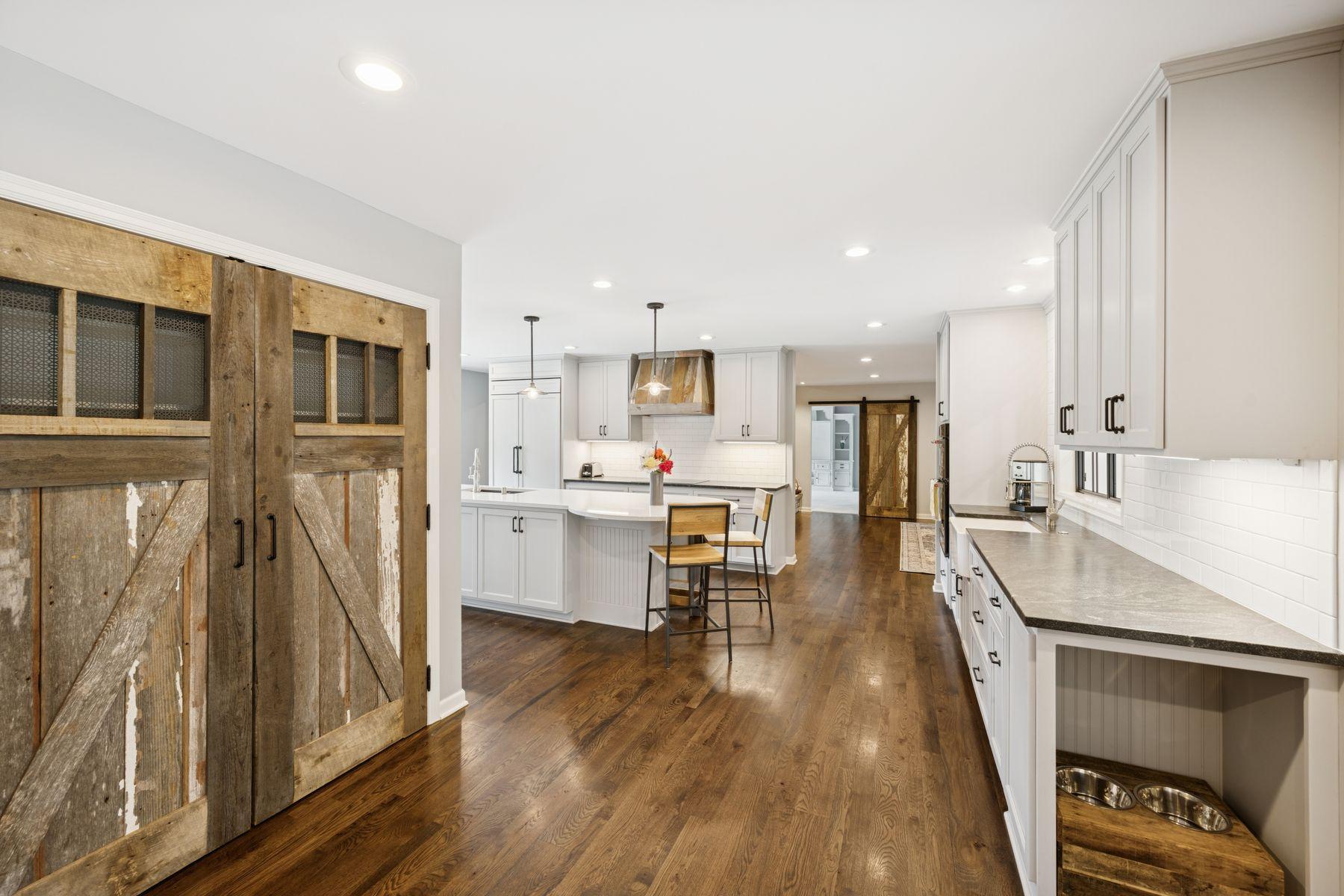 200 Marie Avenue W