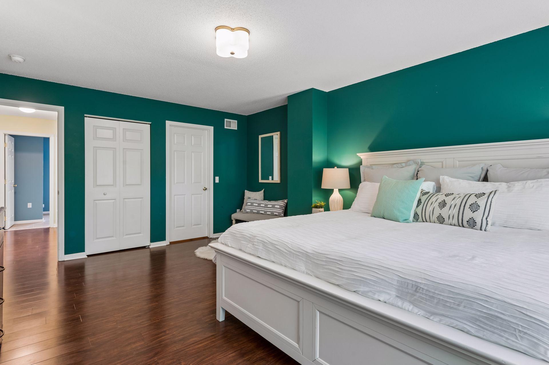 2433 Columbus Court