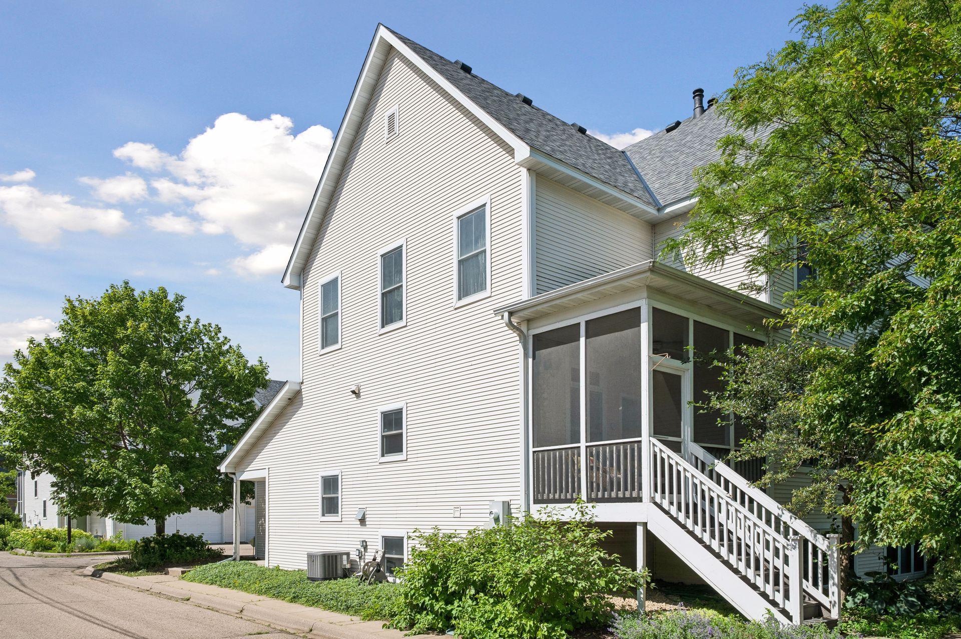 2433 Columbus Court