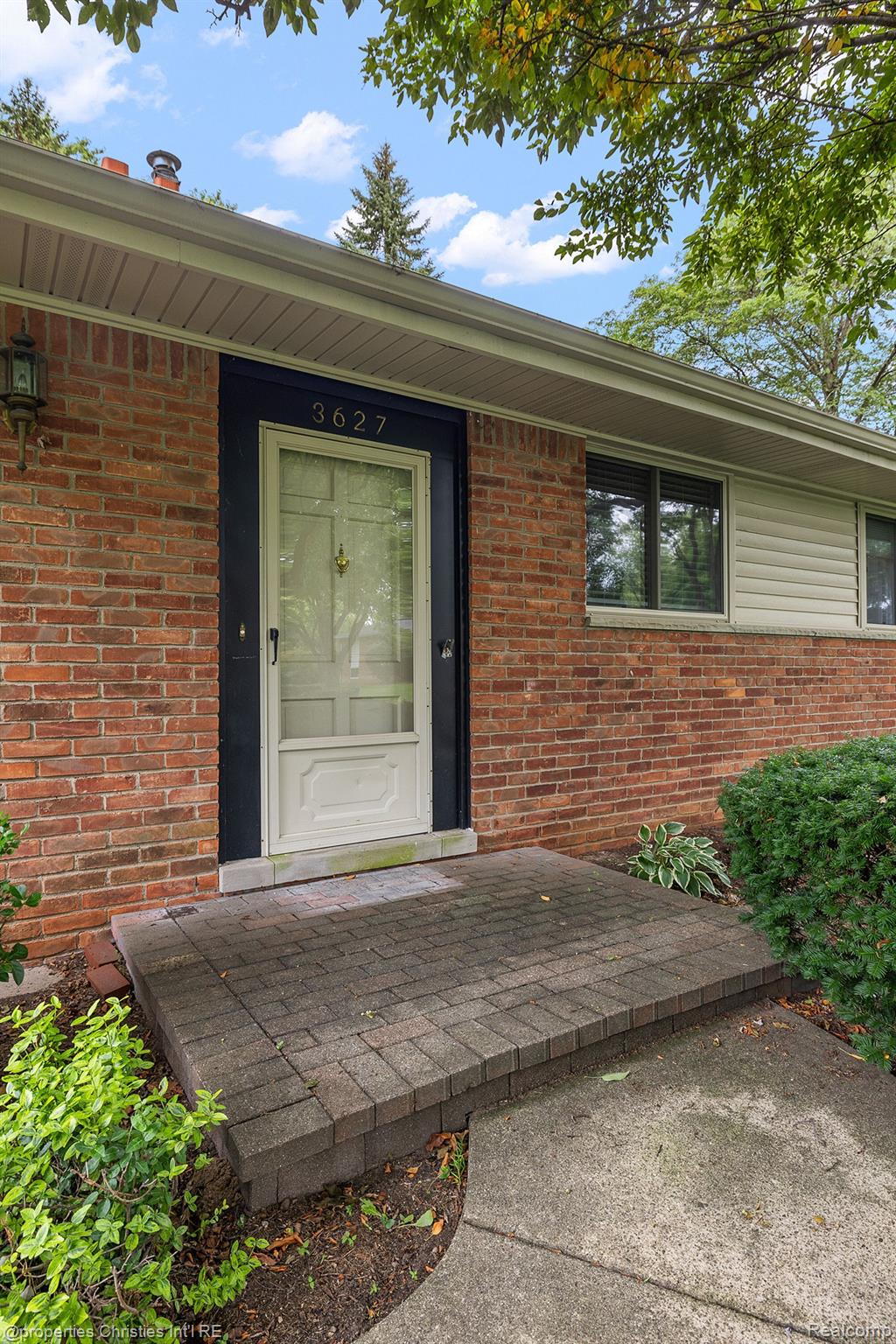 3627 MIDDLEBURY Lane