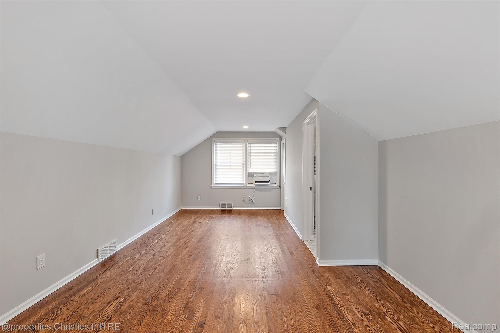 1973 MARYLAND Boulevard