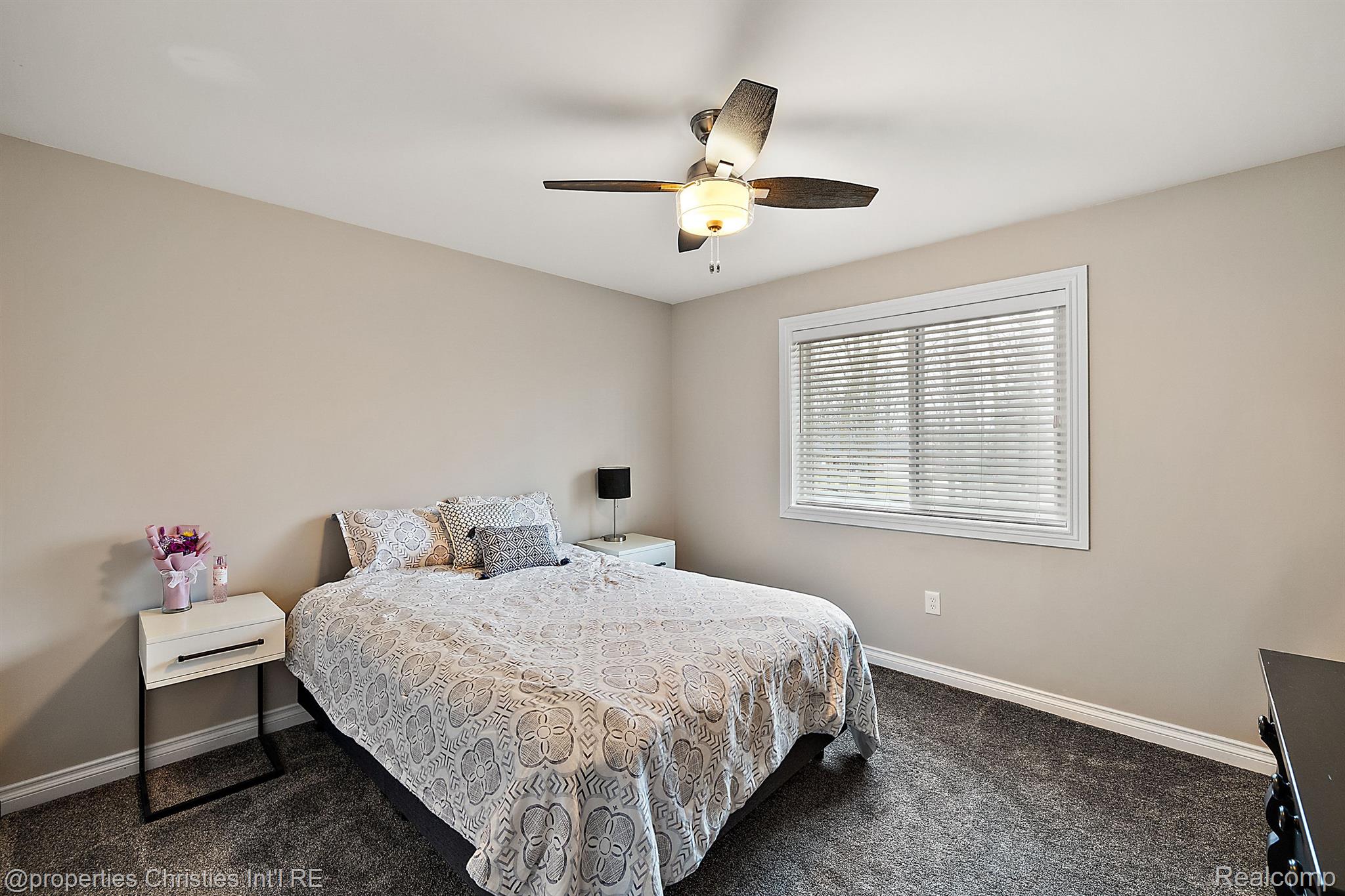 68347 OAK RIDGE Circle