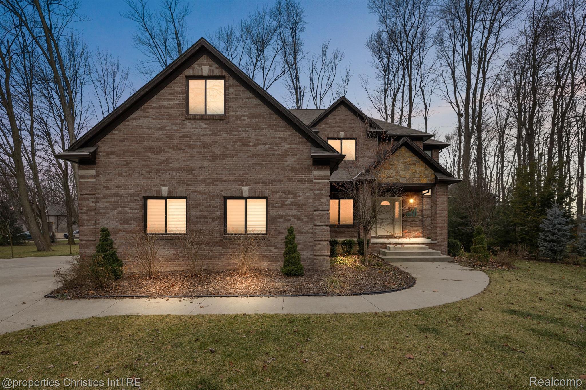 68347 OAK RIDGE Circle