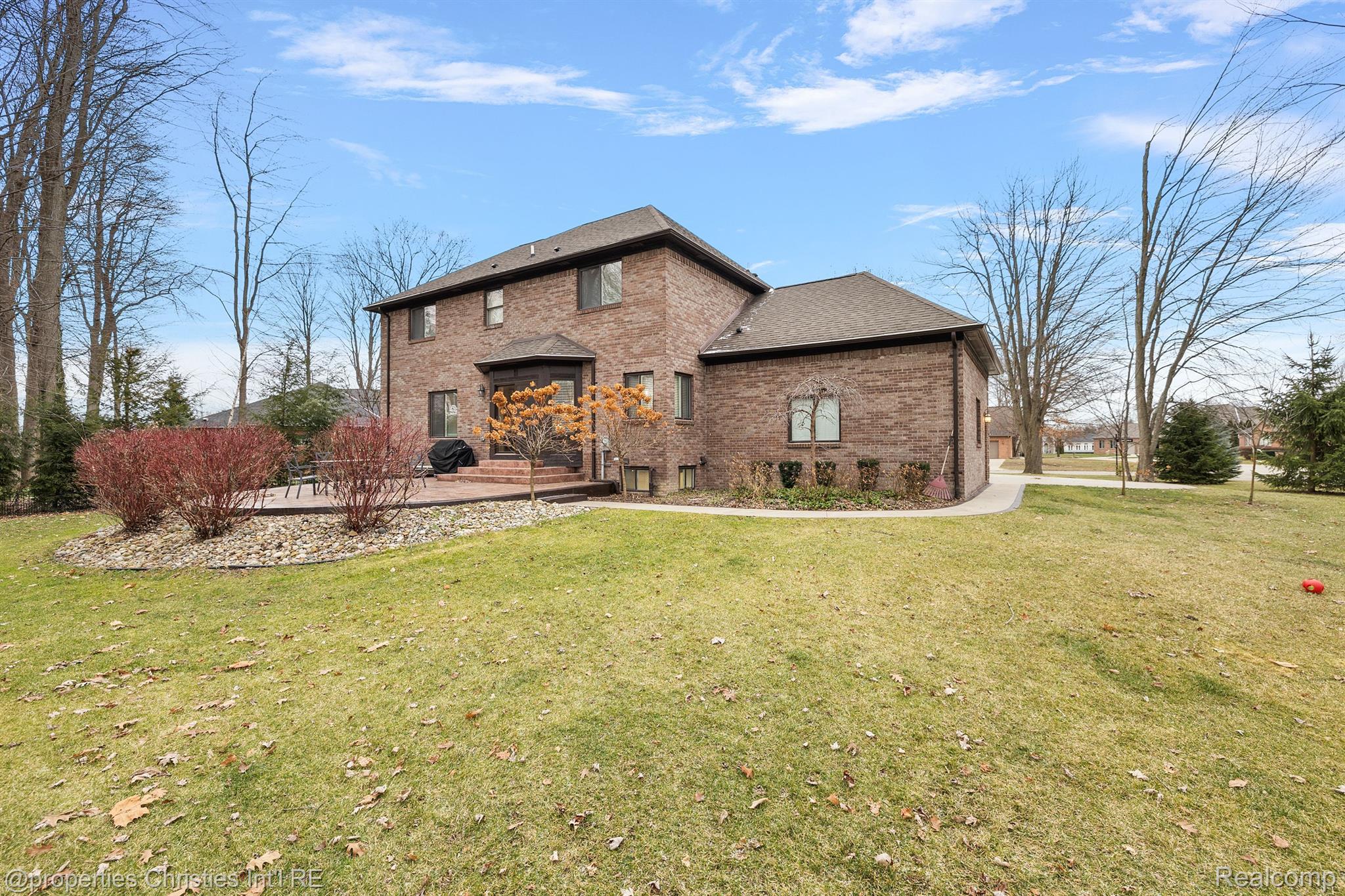 68347 OAK RIDGE Circle