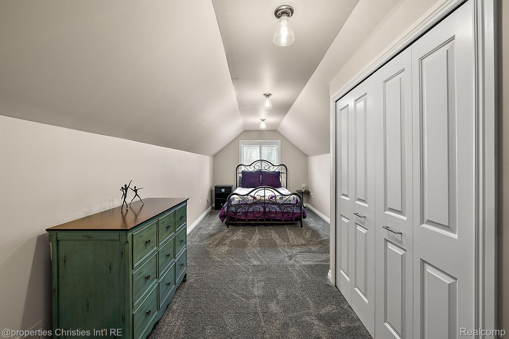 68347 OAK RIDGE Circle