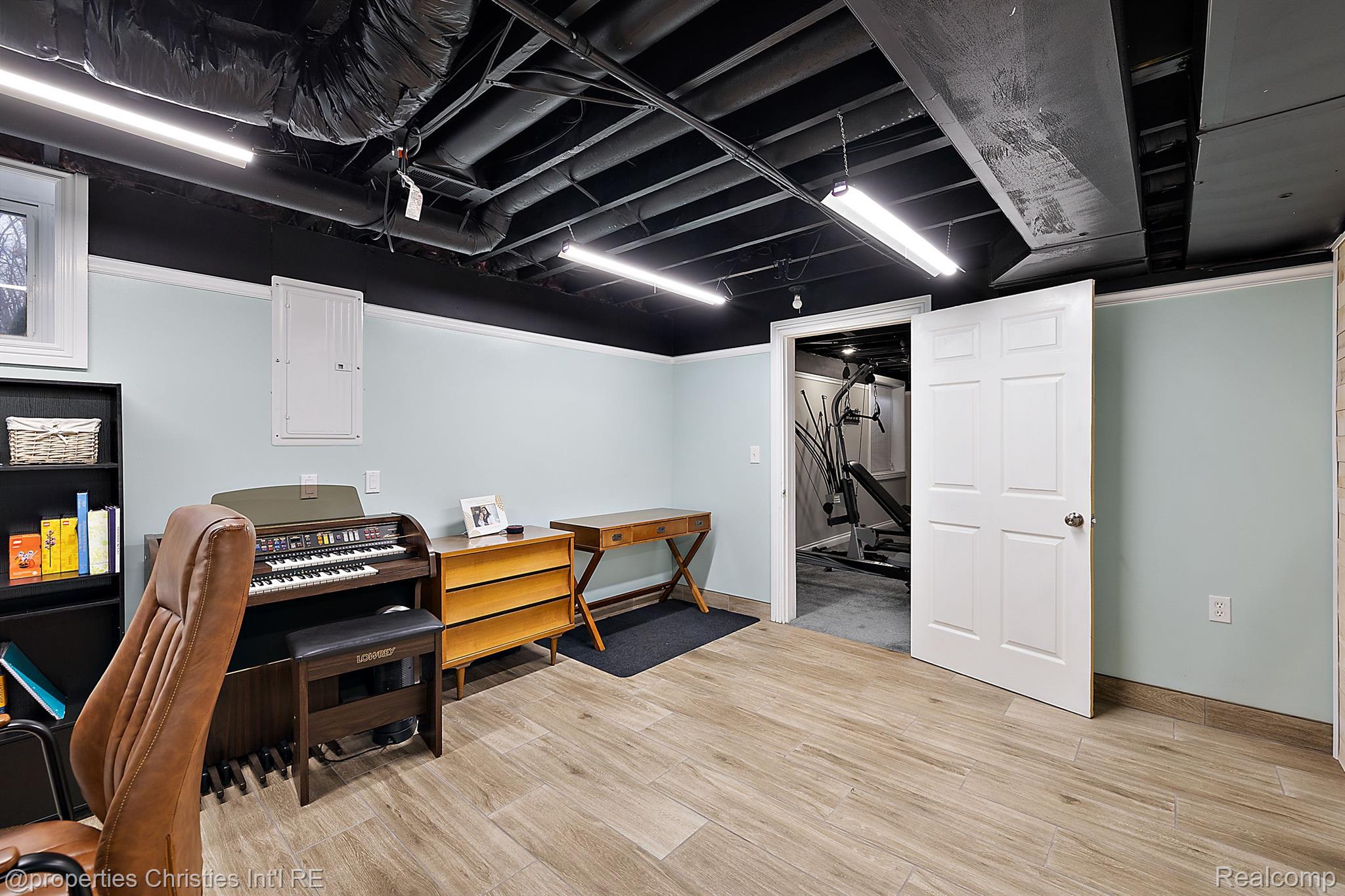 68347 OAK RIDGE Circle
