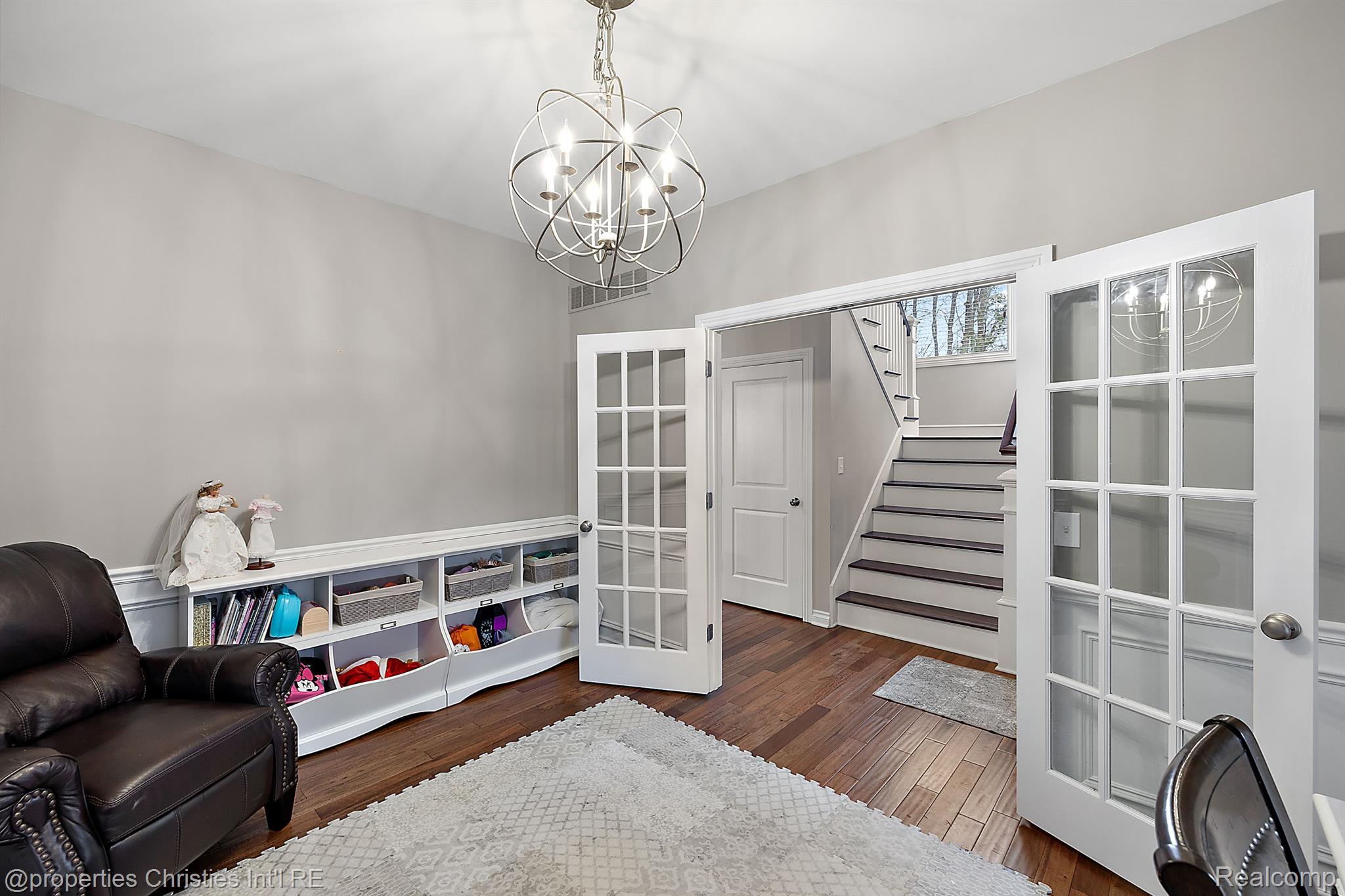 68347 OAK RIDGE Circle