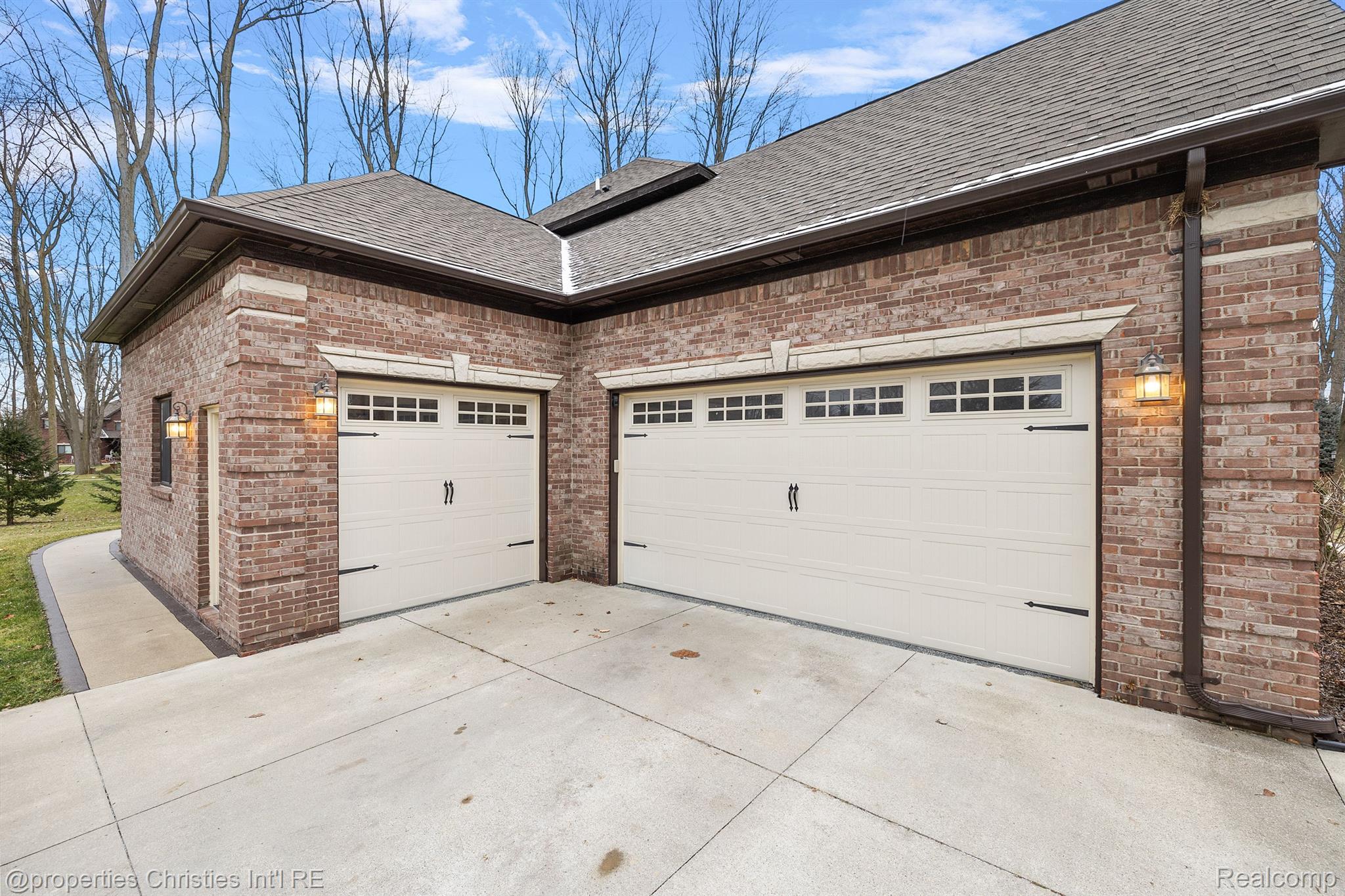 68347 OAK RIDGE Circle