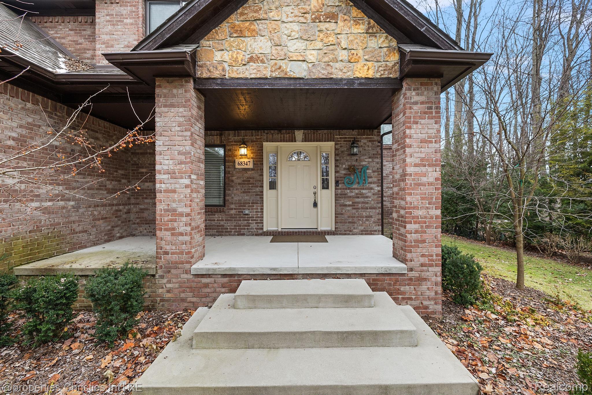 68347 OAK RIDGE Circle