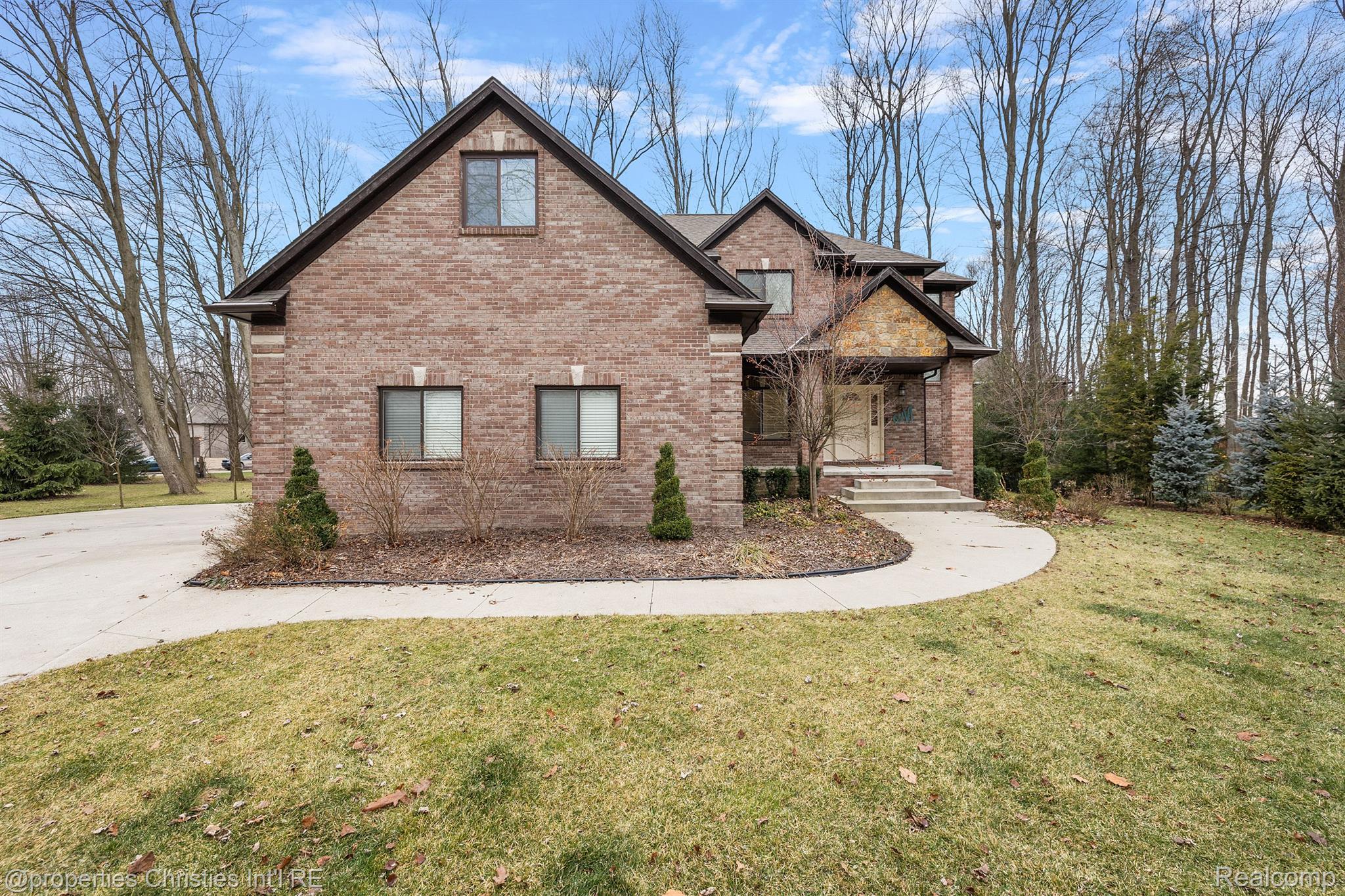 68347 OAK RIDGE Circle