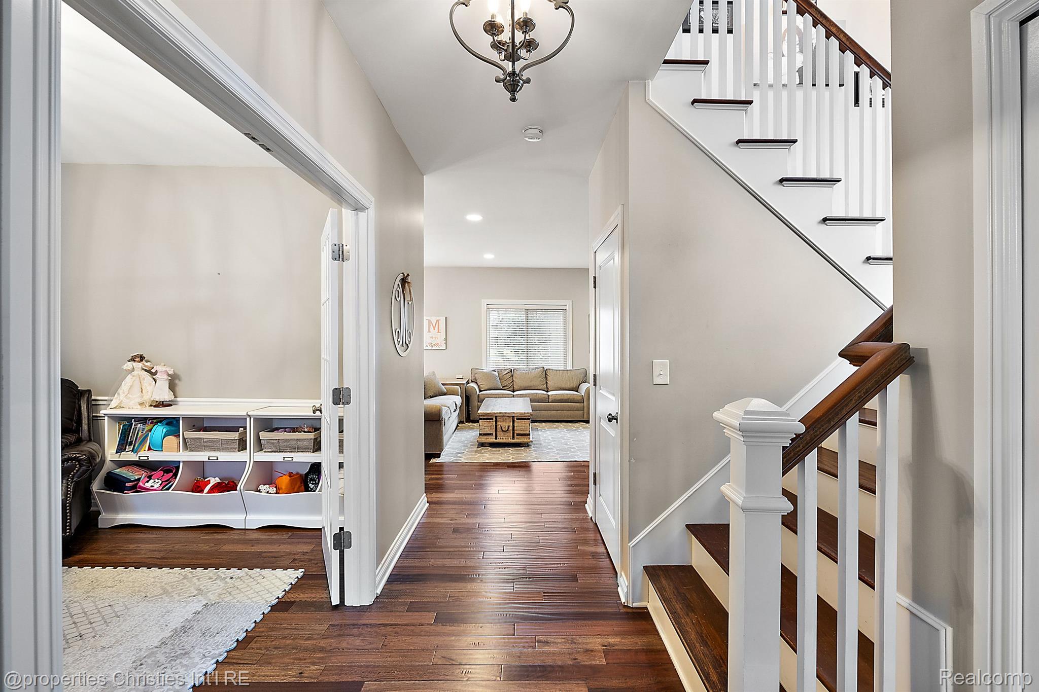 68347 OAK RIDGE Circle