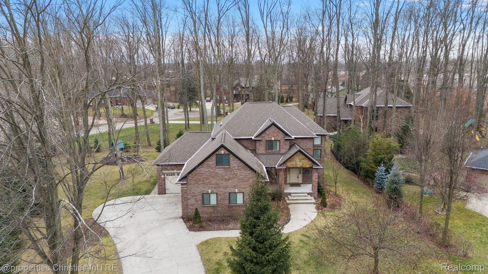 68347 OAK RIDGE Circle