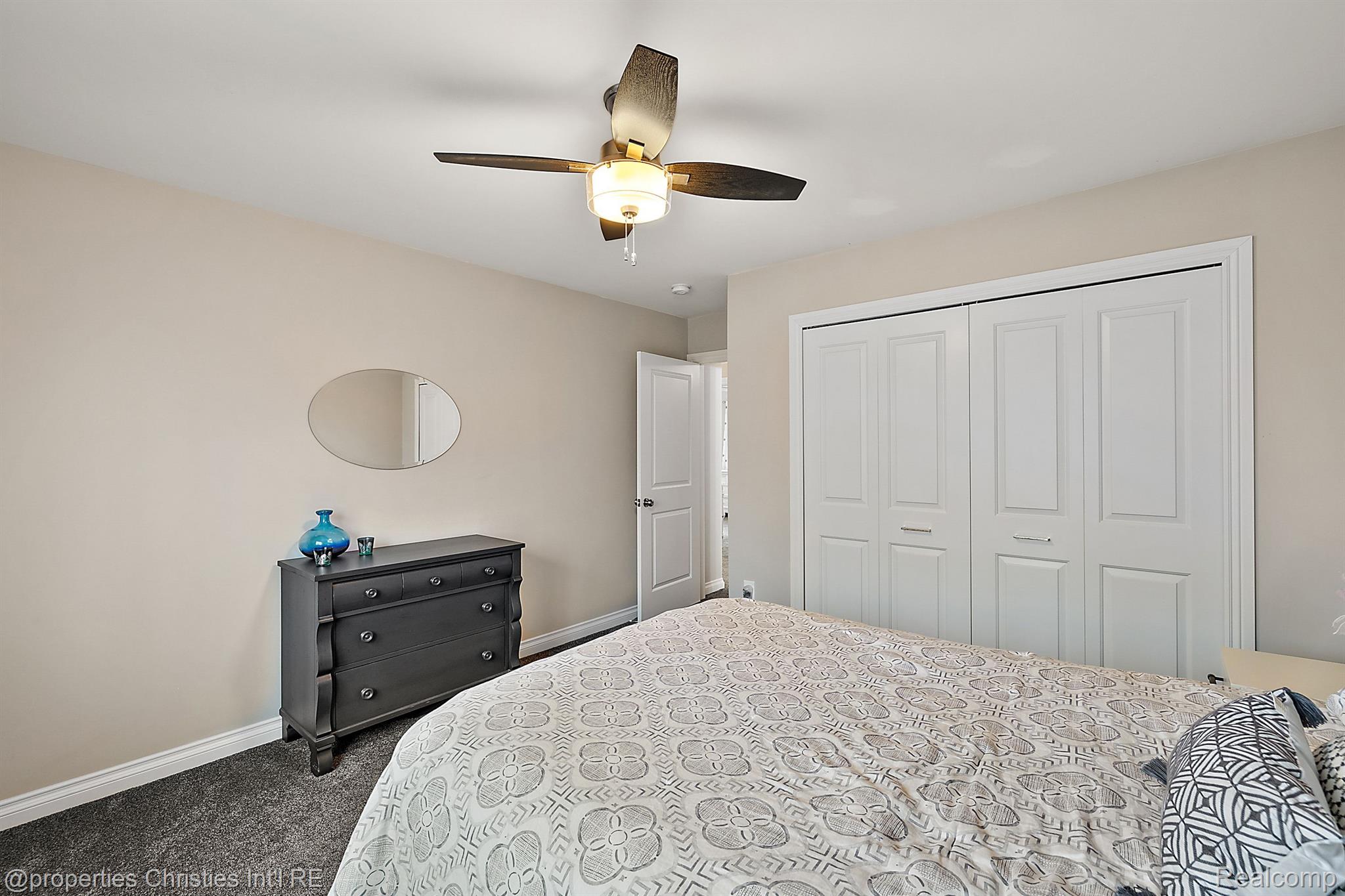 68347 OAK RIDGE Circle