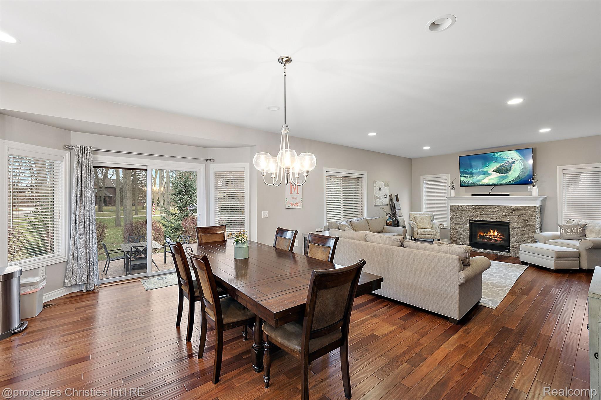 68347 OAK RIDGE Circle