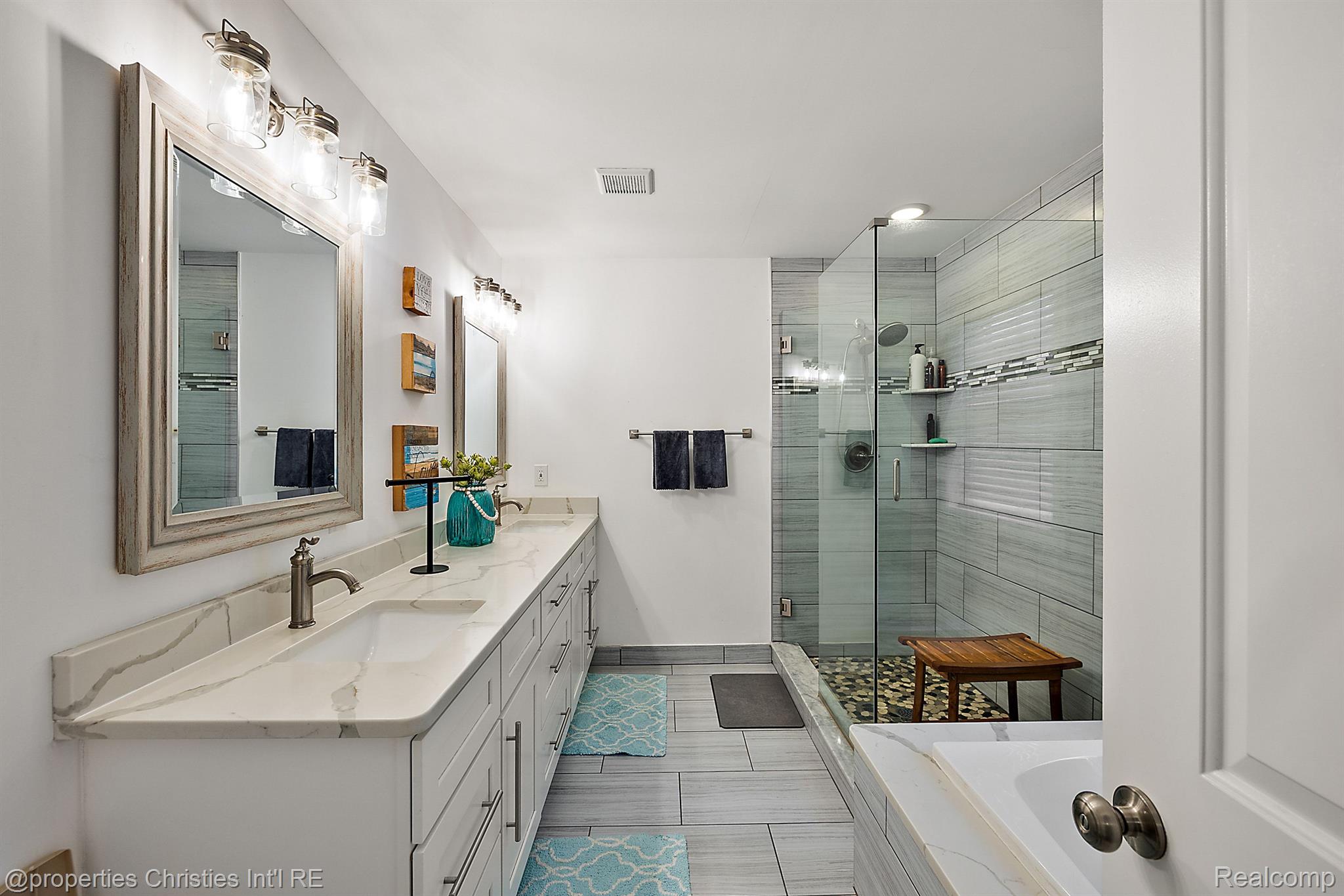68347 OAK RIDGE Circle