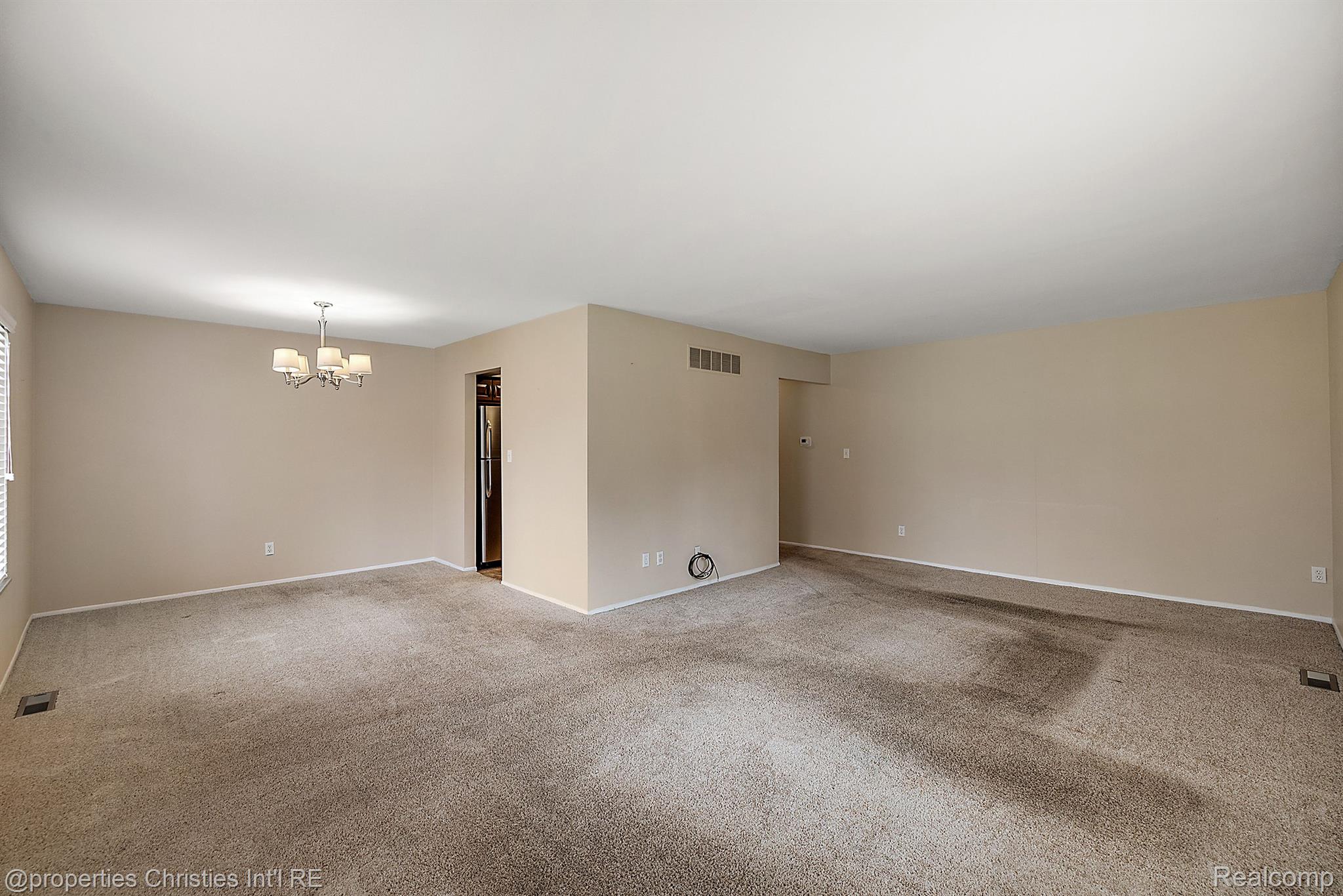 636 E FOX HILLS Drive