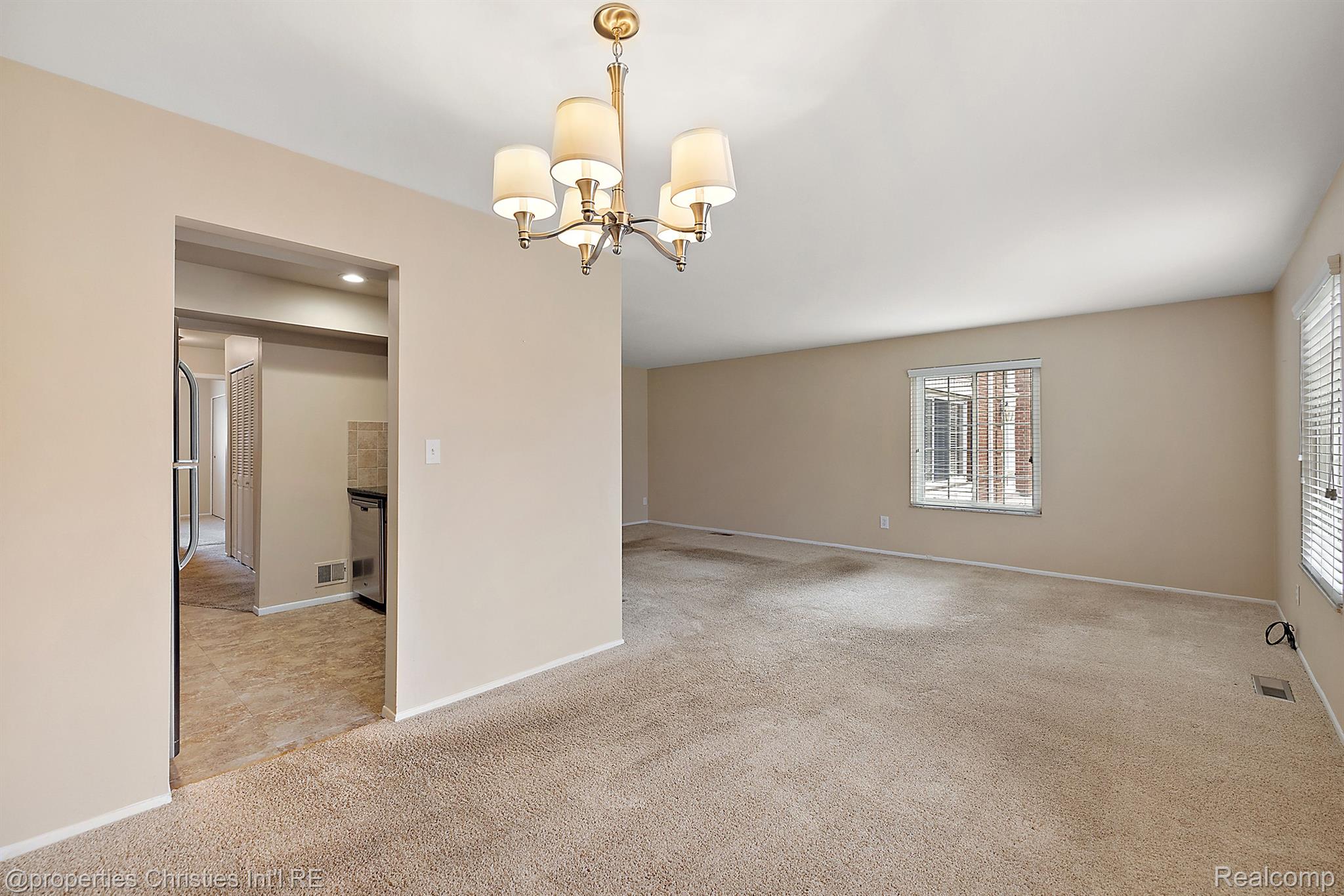 636 E FOX HILLS Drive