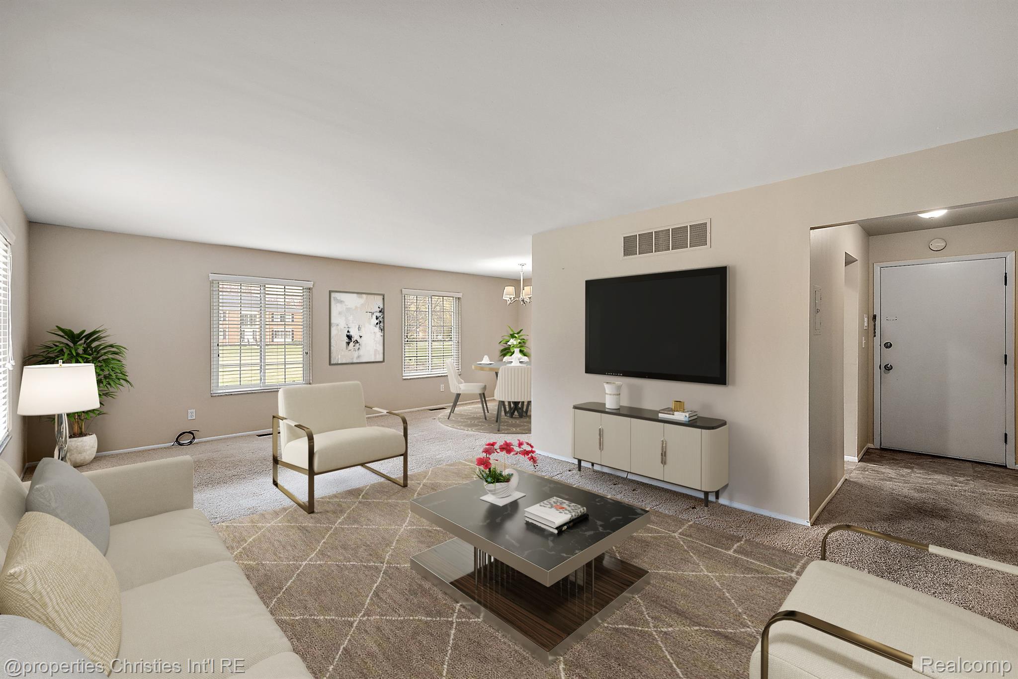 636 E FOX HILLS Drive