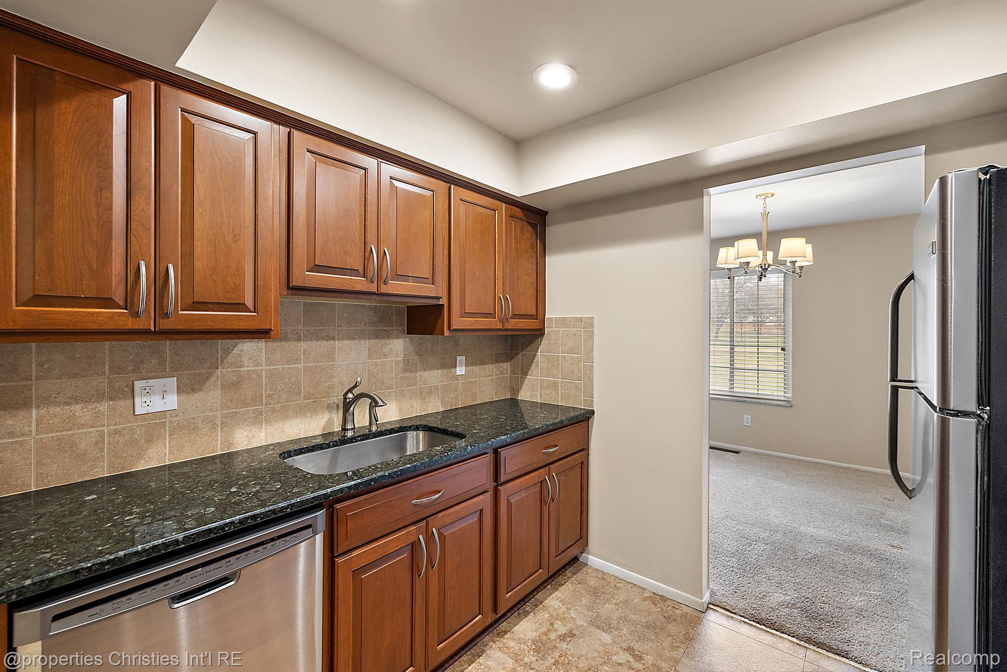 636 E FOX HILLS Drive