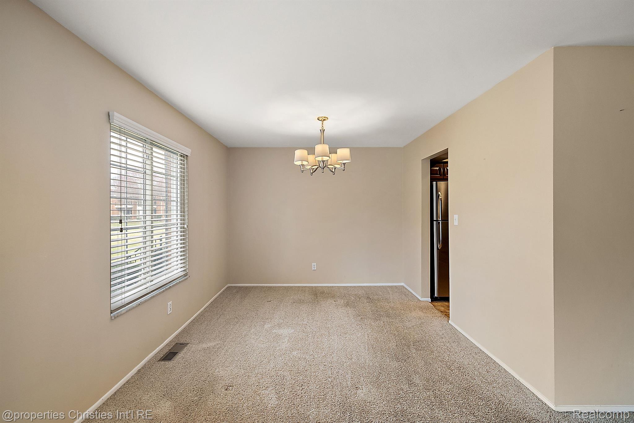 636 E FOX HILLS Drive