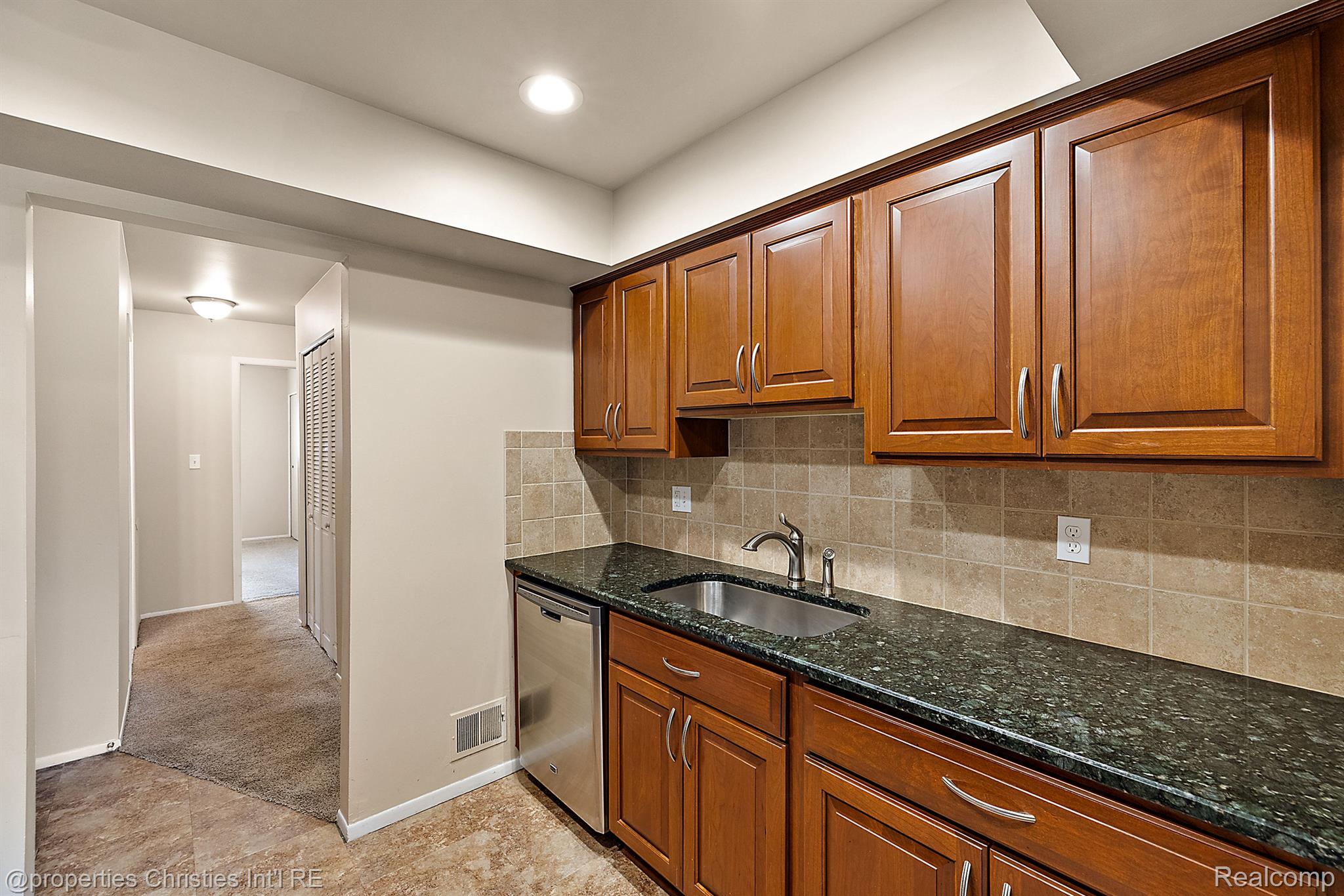 636 E FOX HILLS Drive