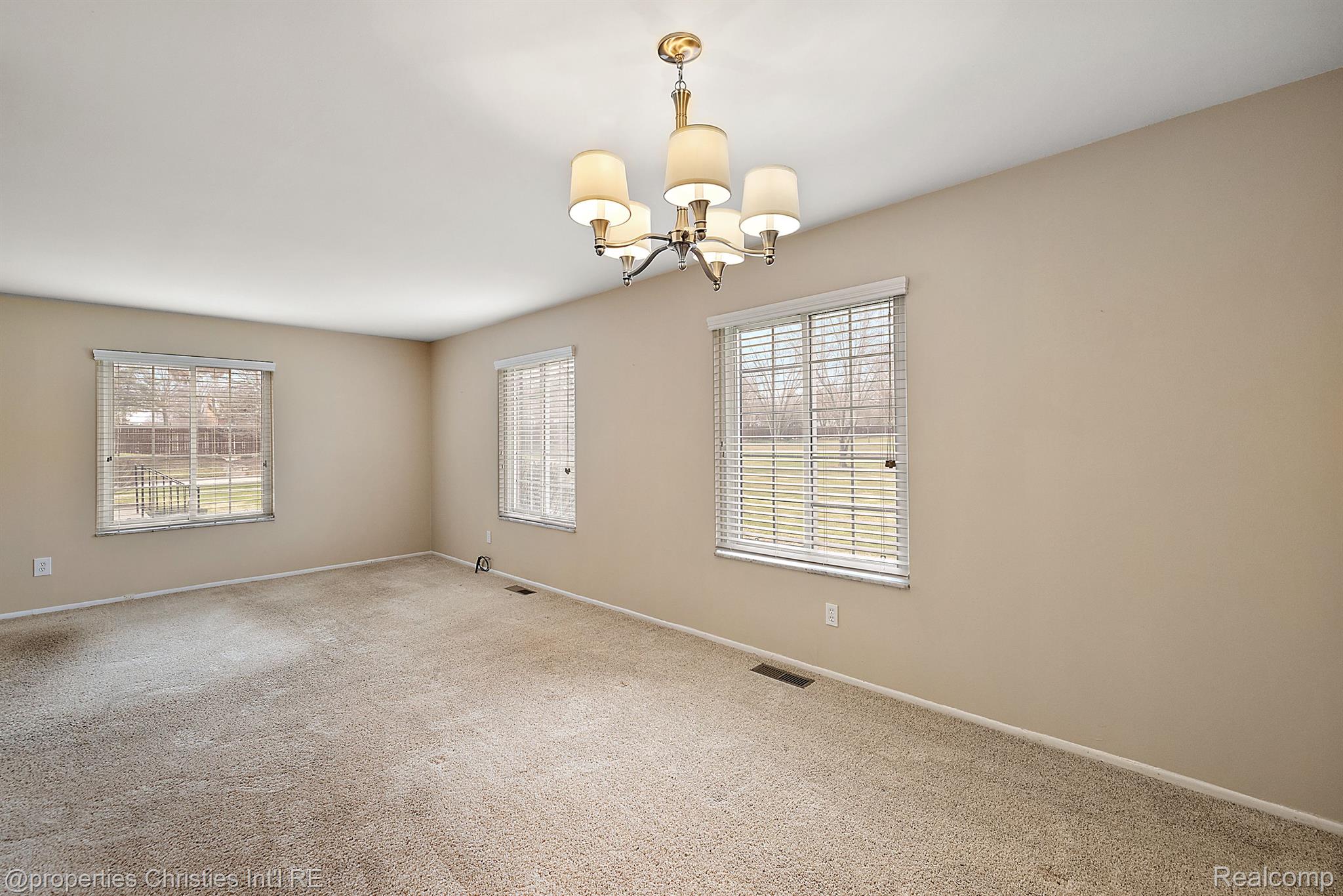 636 E FOX HILLS Drive