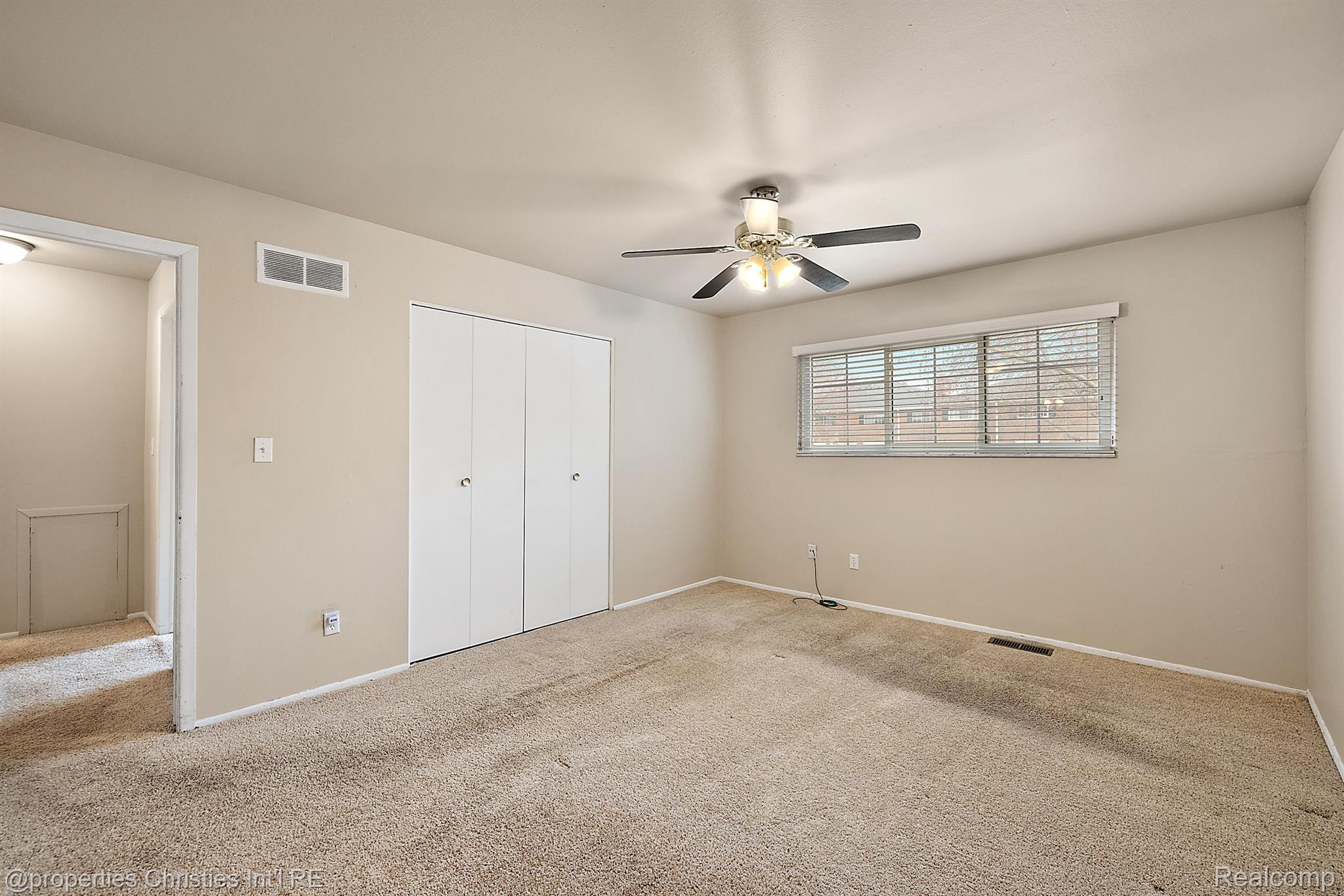 636 E FOX HILLS Drive