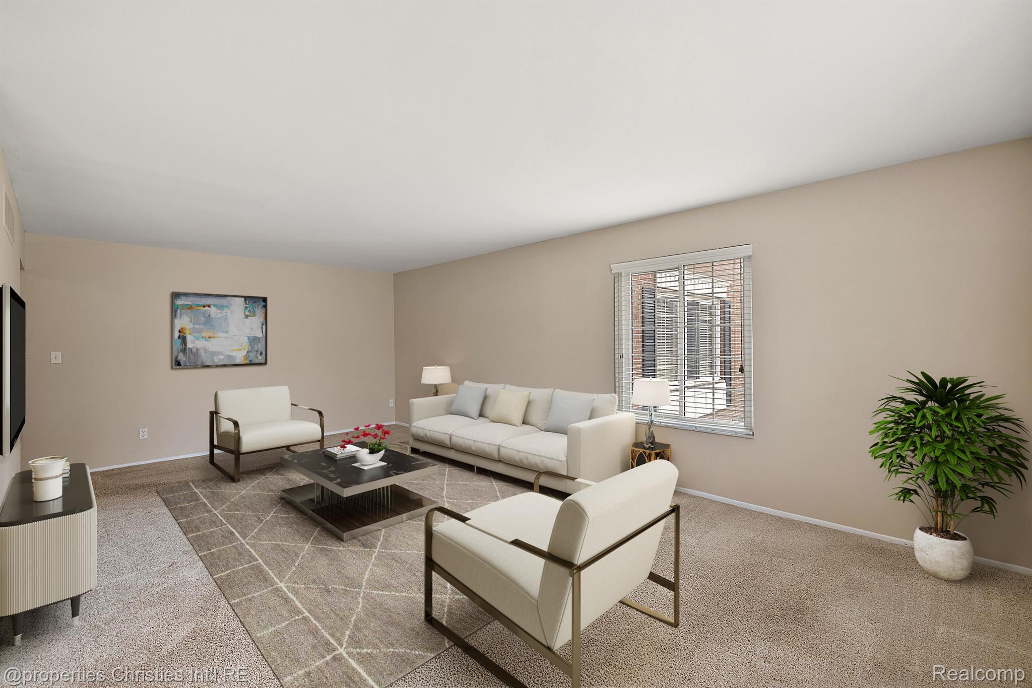 636 E FOX HILLS Drive