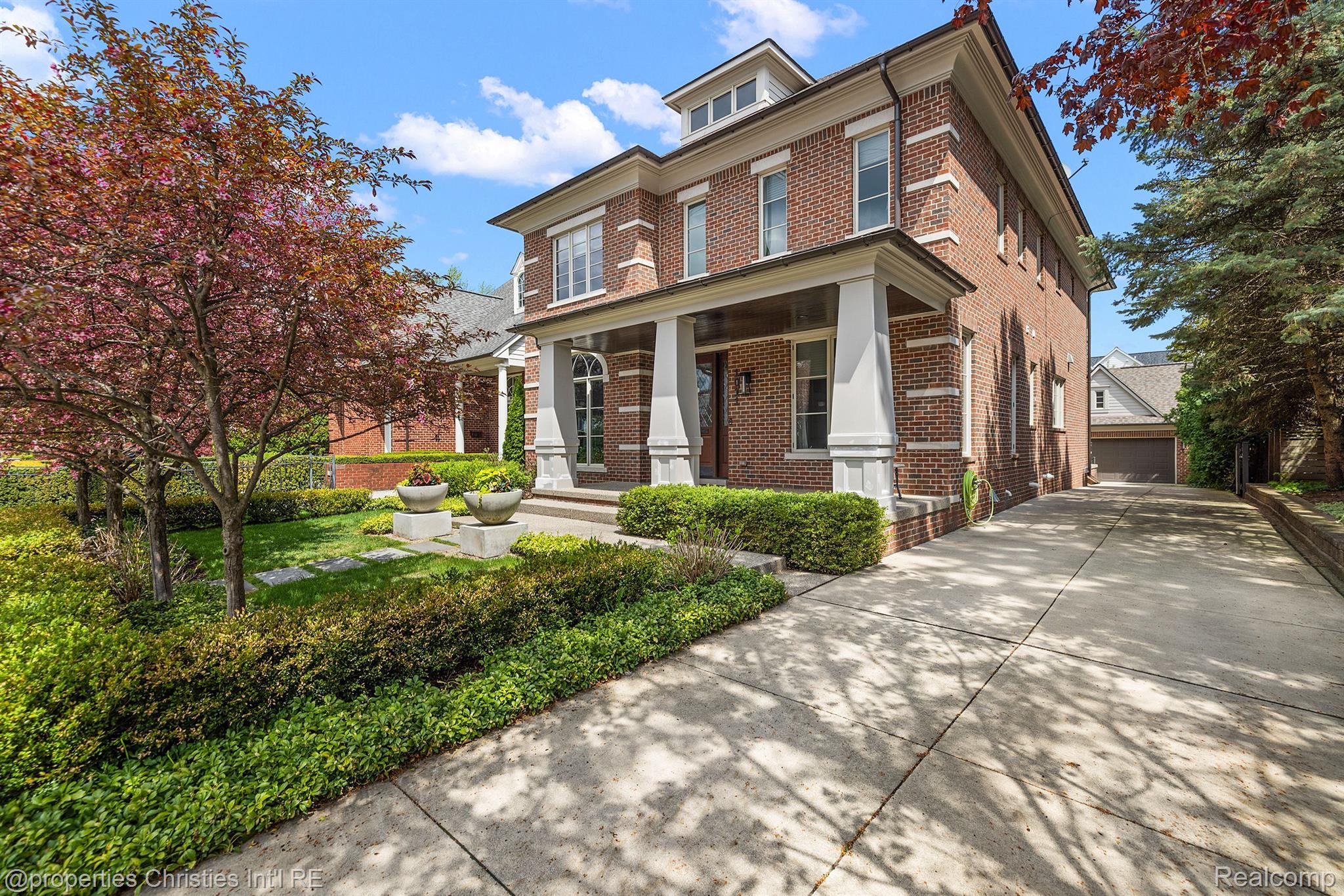 1011 PIERCE Street