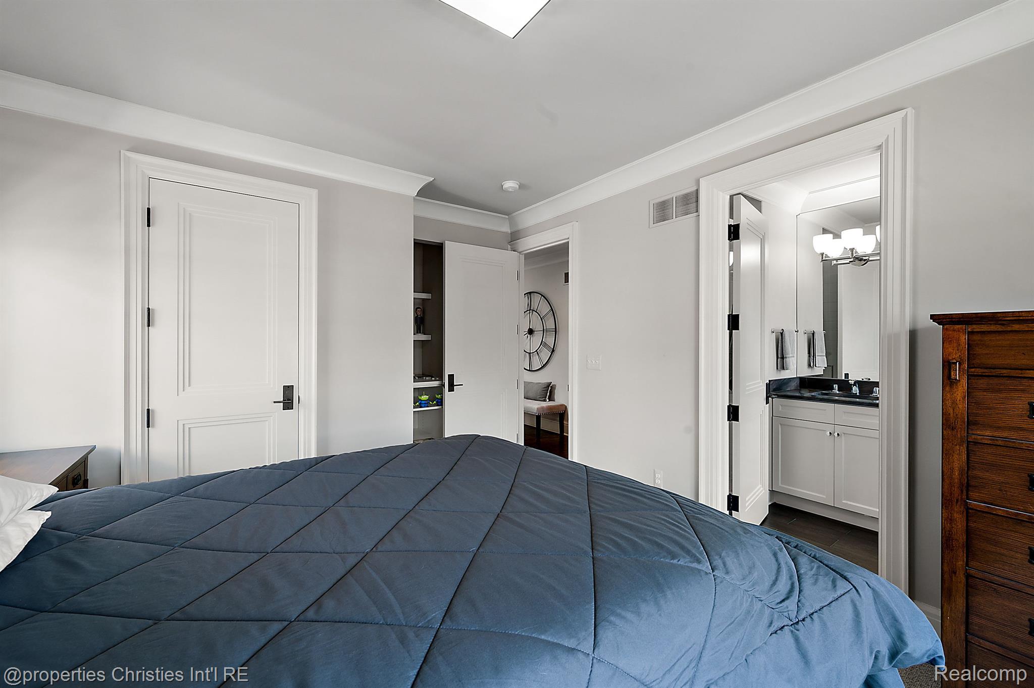 1011 PIERCE Street