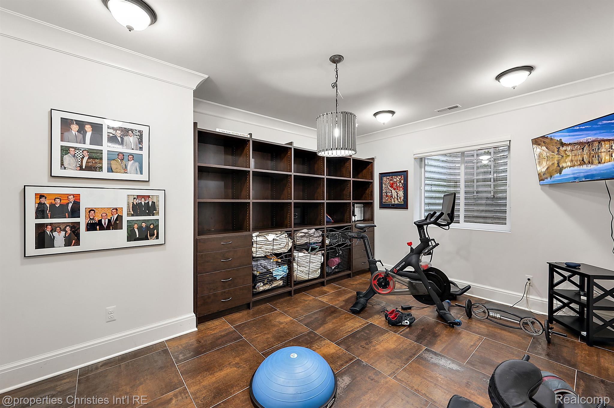 1011 PIERCE Street