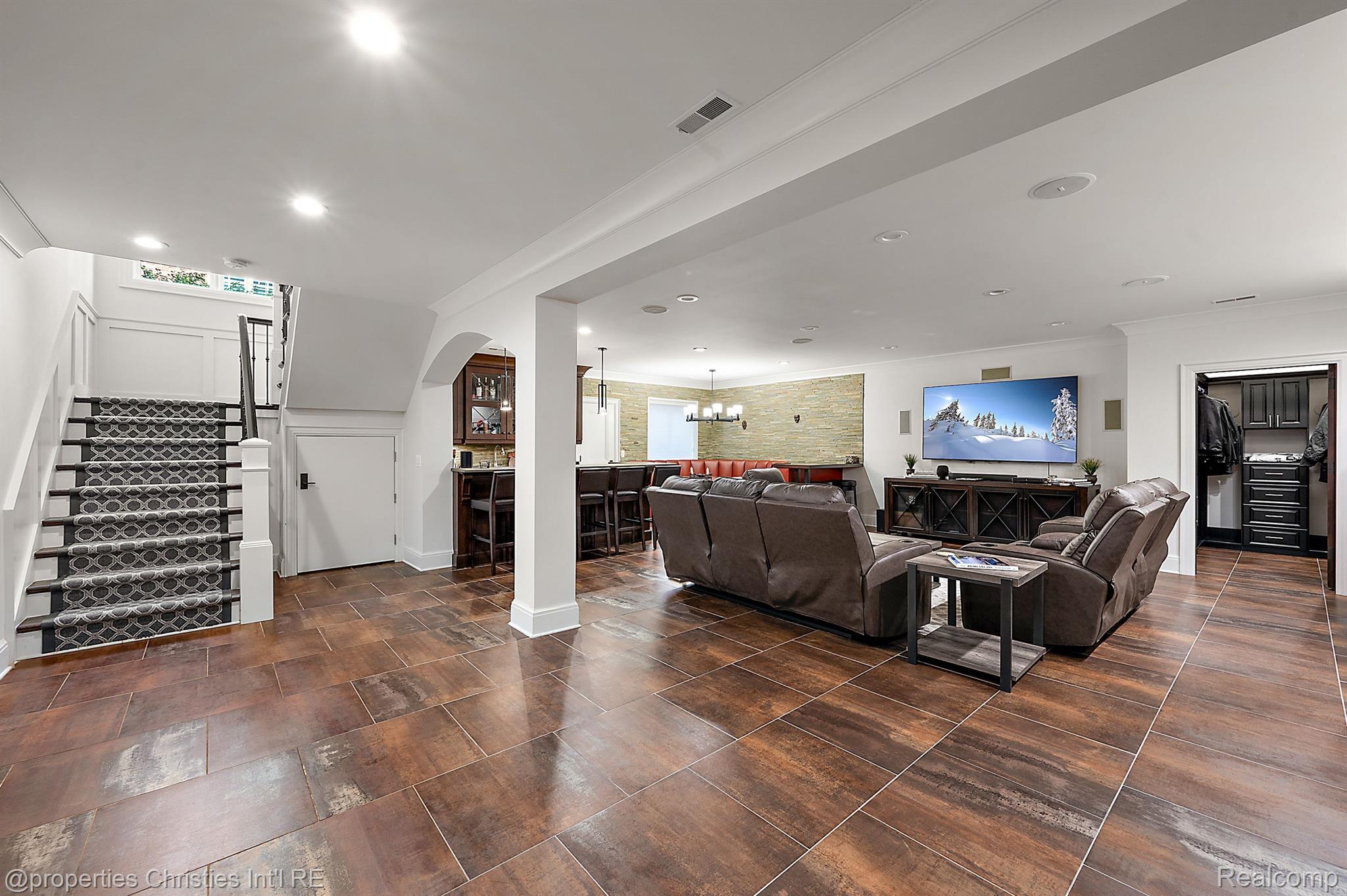 1011 PIERCE Street