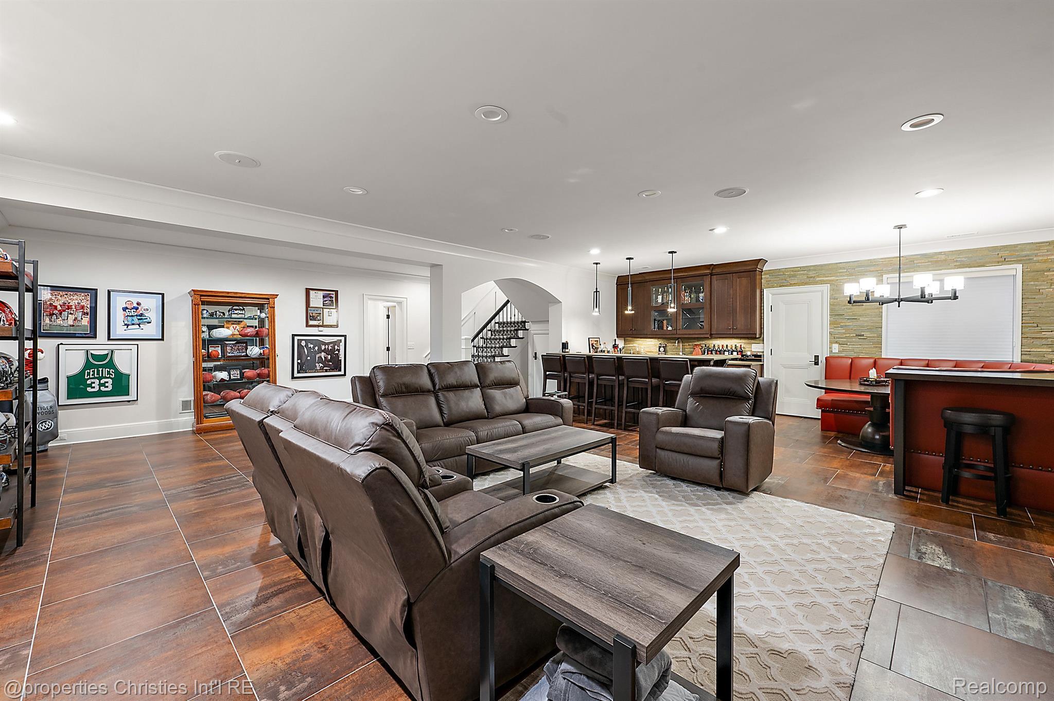 1011 PIERCE Street