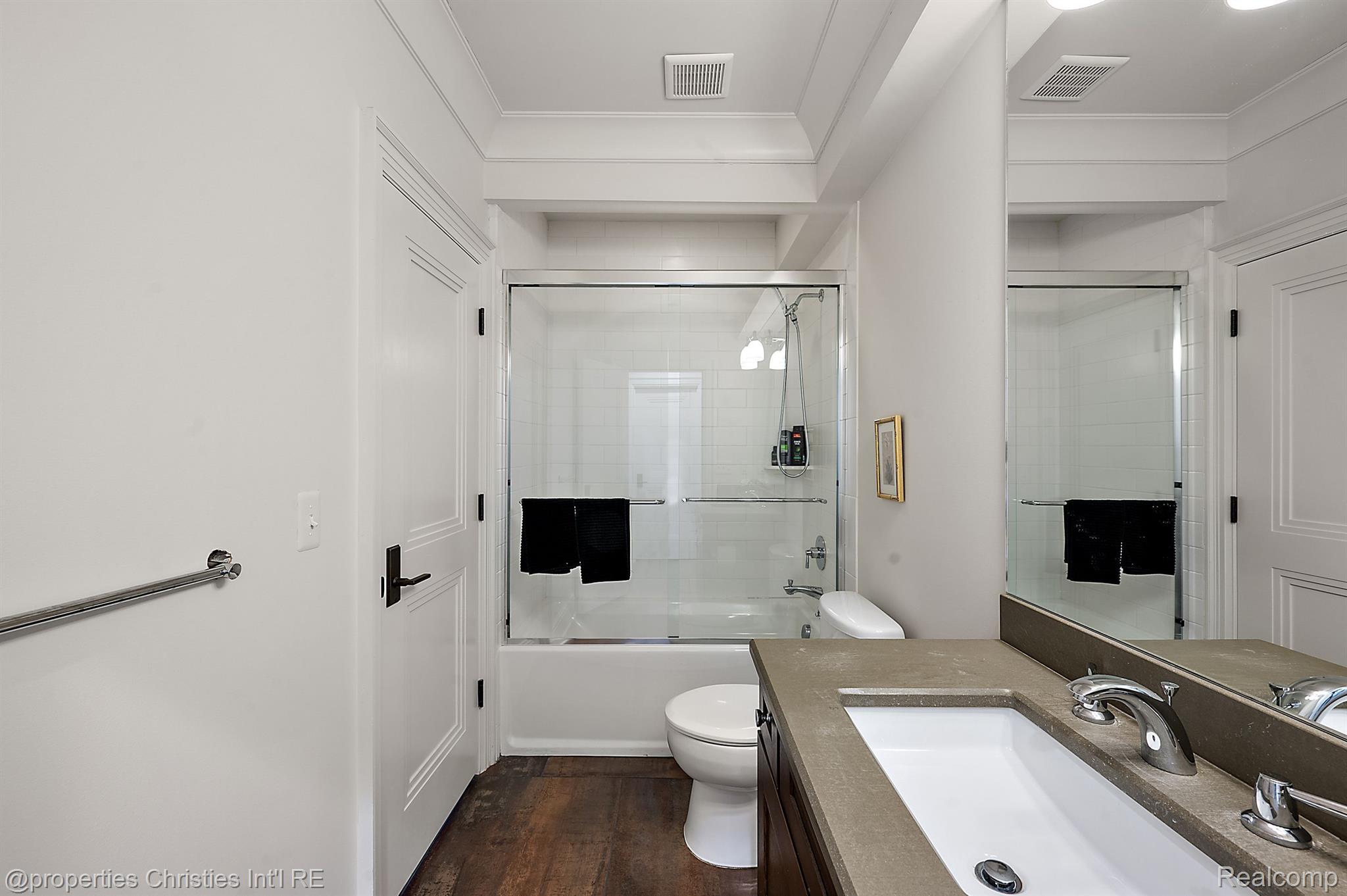 1011 PIERCE Street