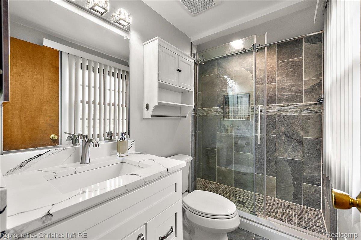 41501 Ladywood Court