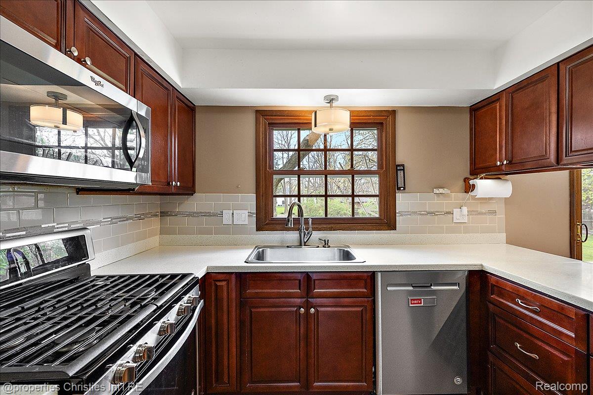 41501 Ladywood Court
