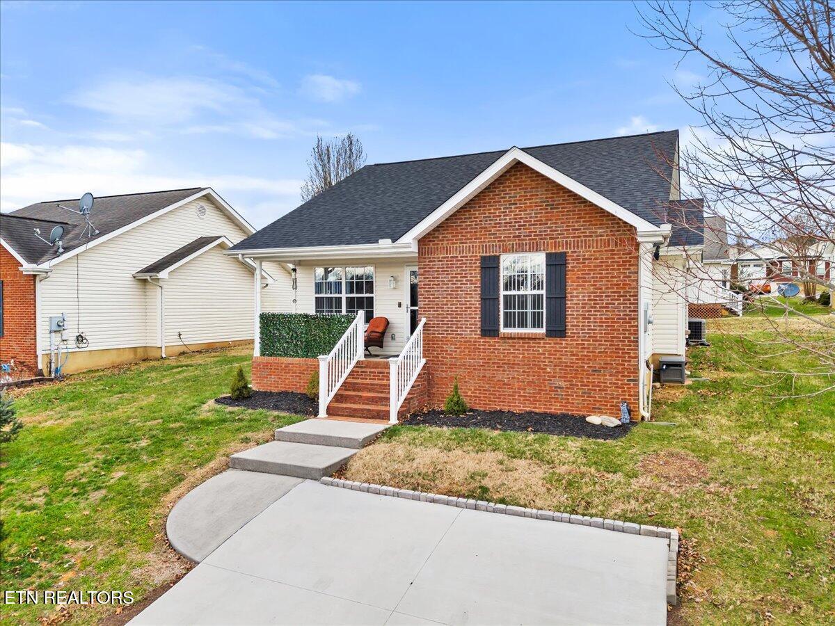 1709 Watauga St