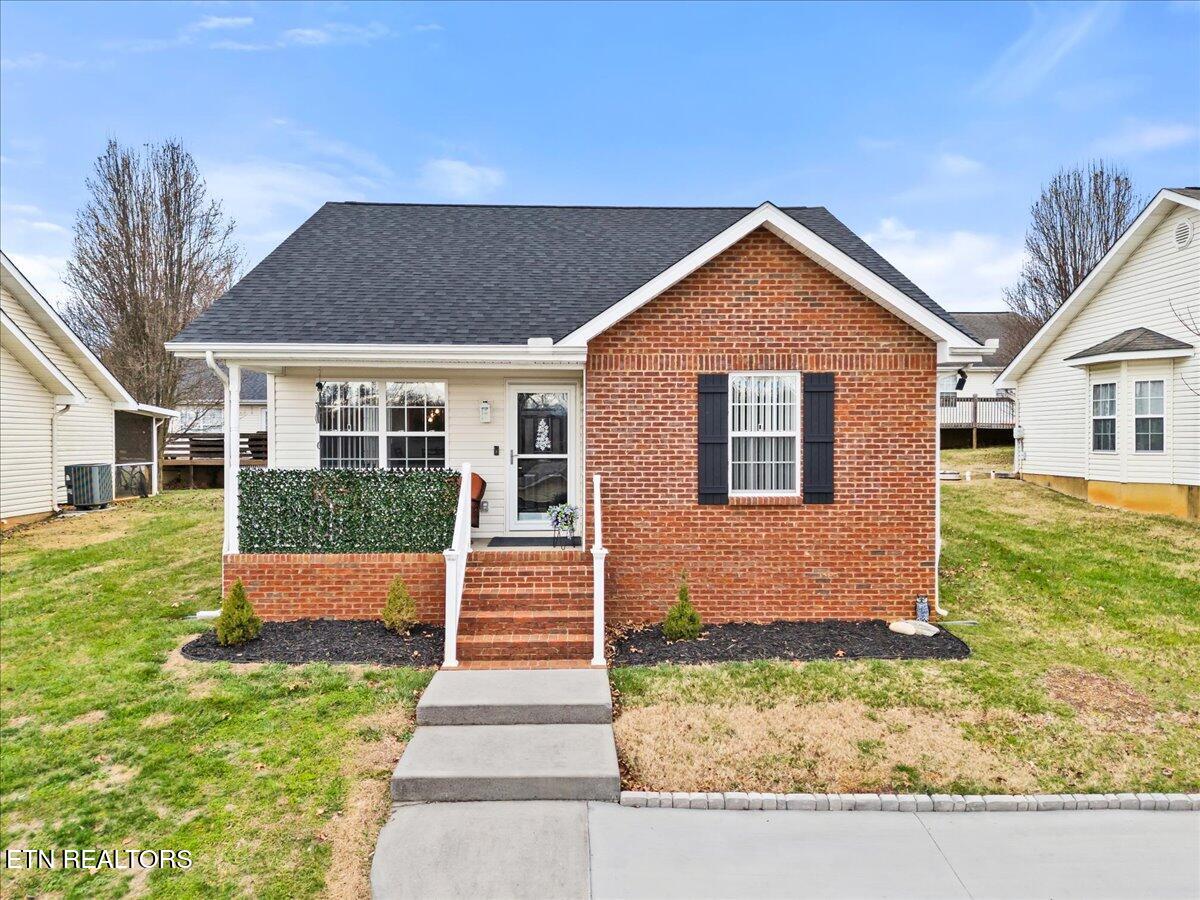 1709 Watauga St