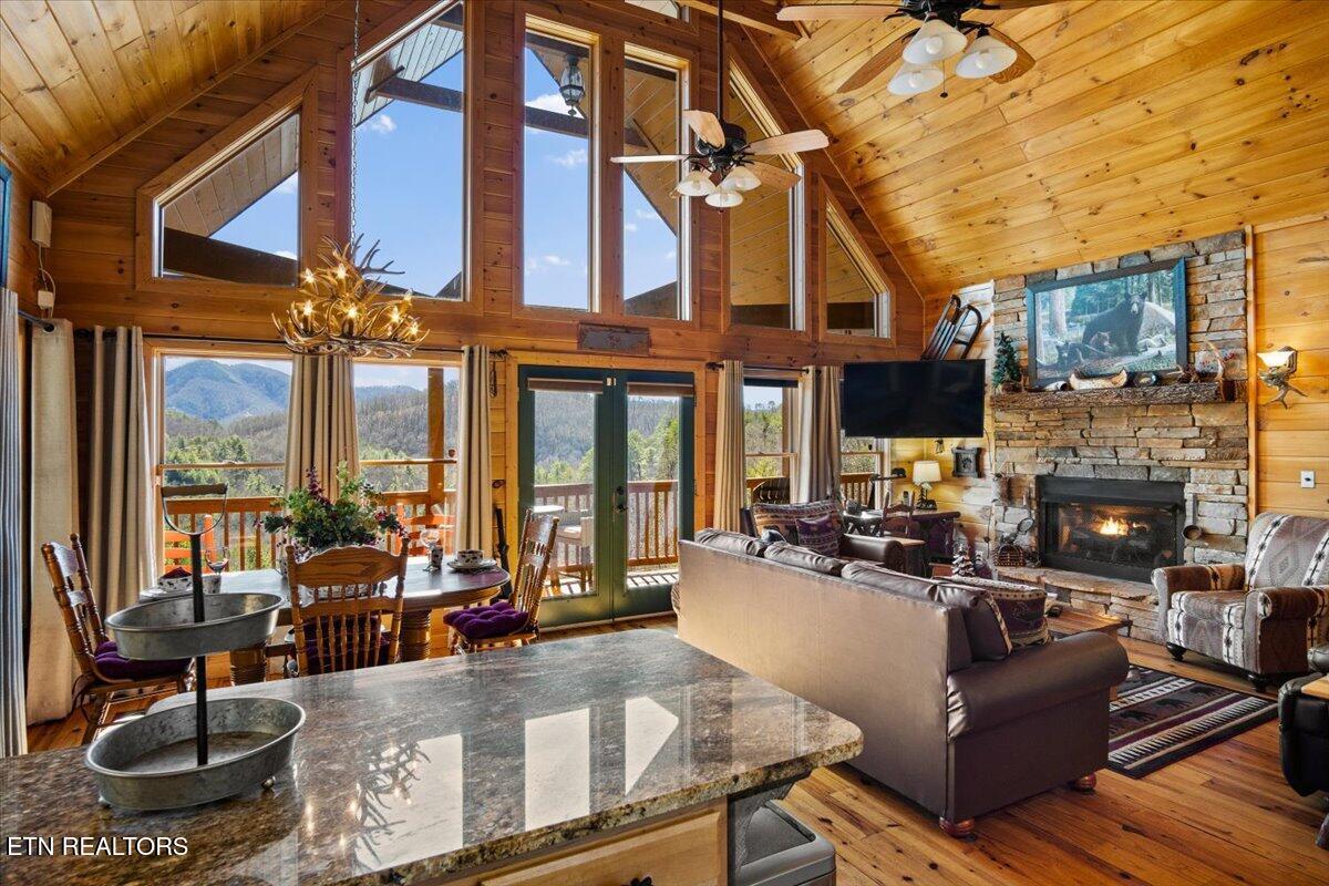 2732 Heather Ln Way
