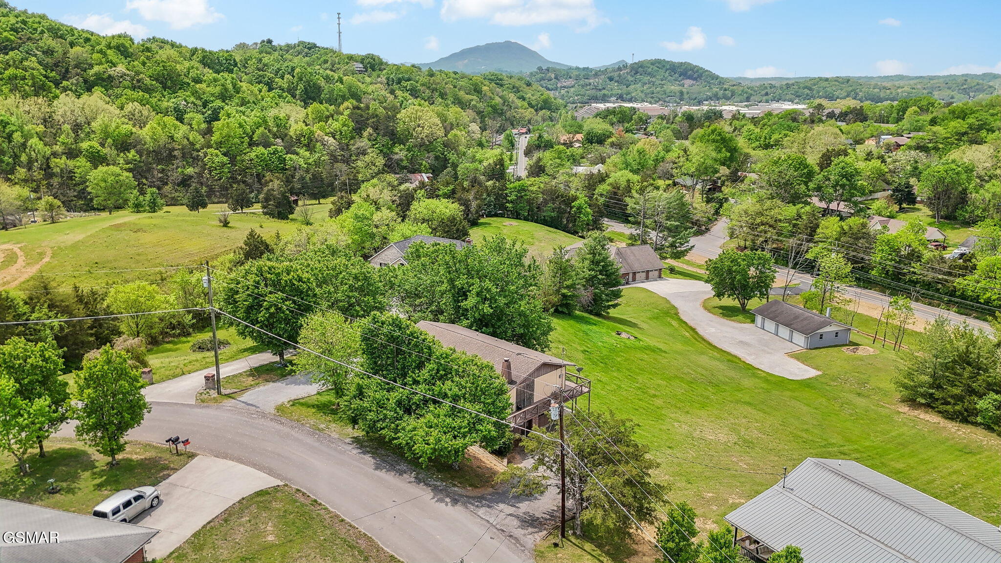 1021 Hilltop Circle Circle