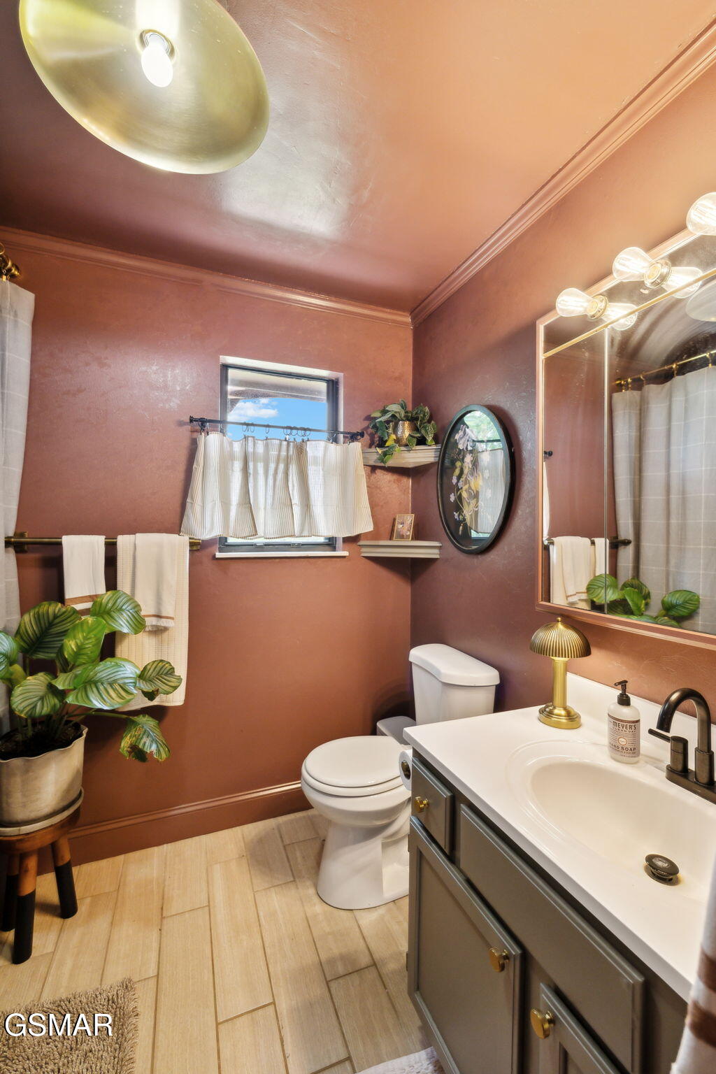 1021 Hilltop Circle Circle