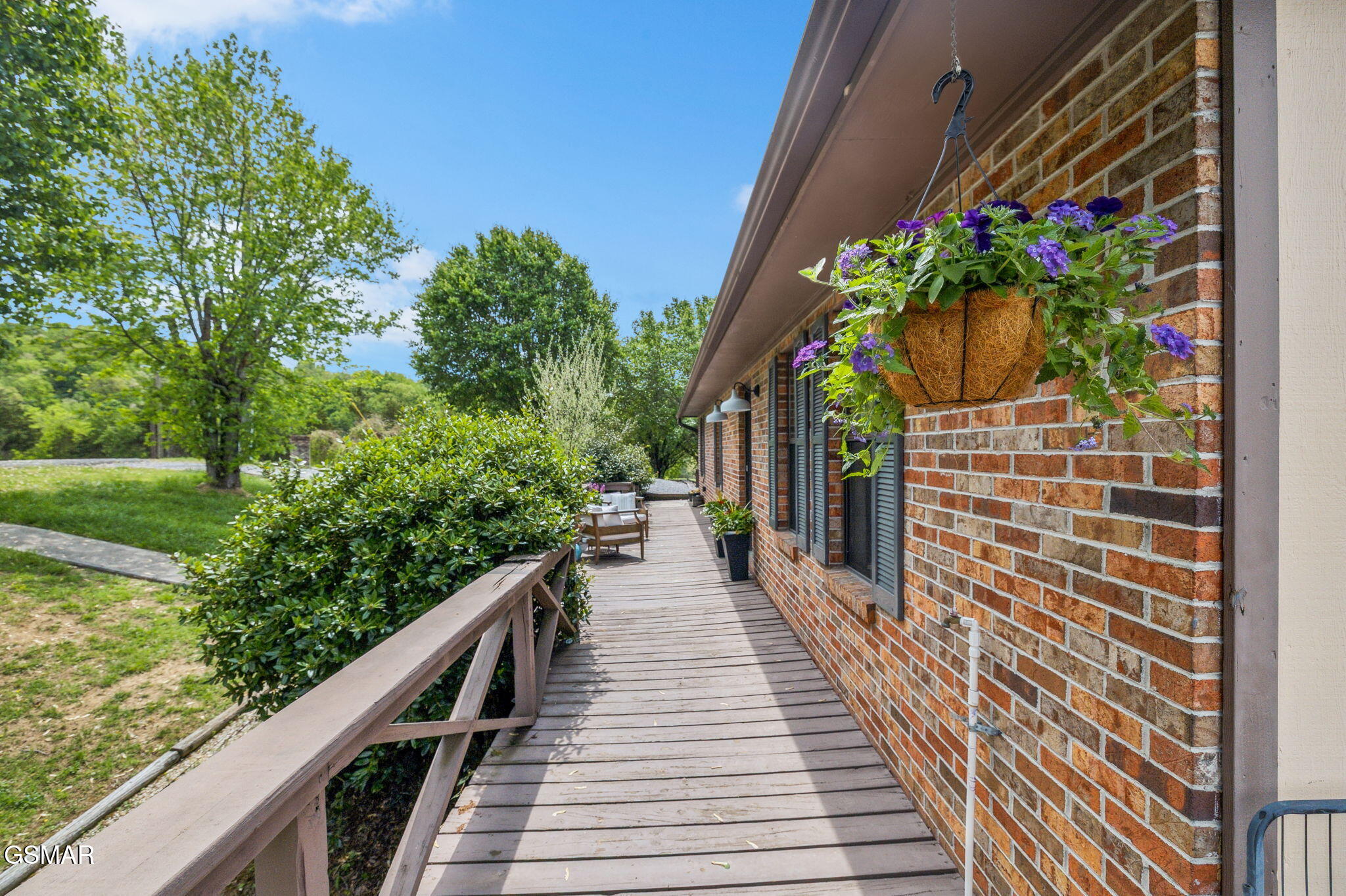 1021 Hilltop Circle Circle