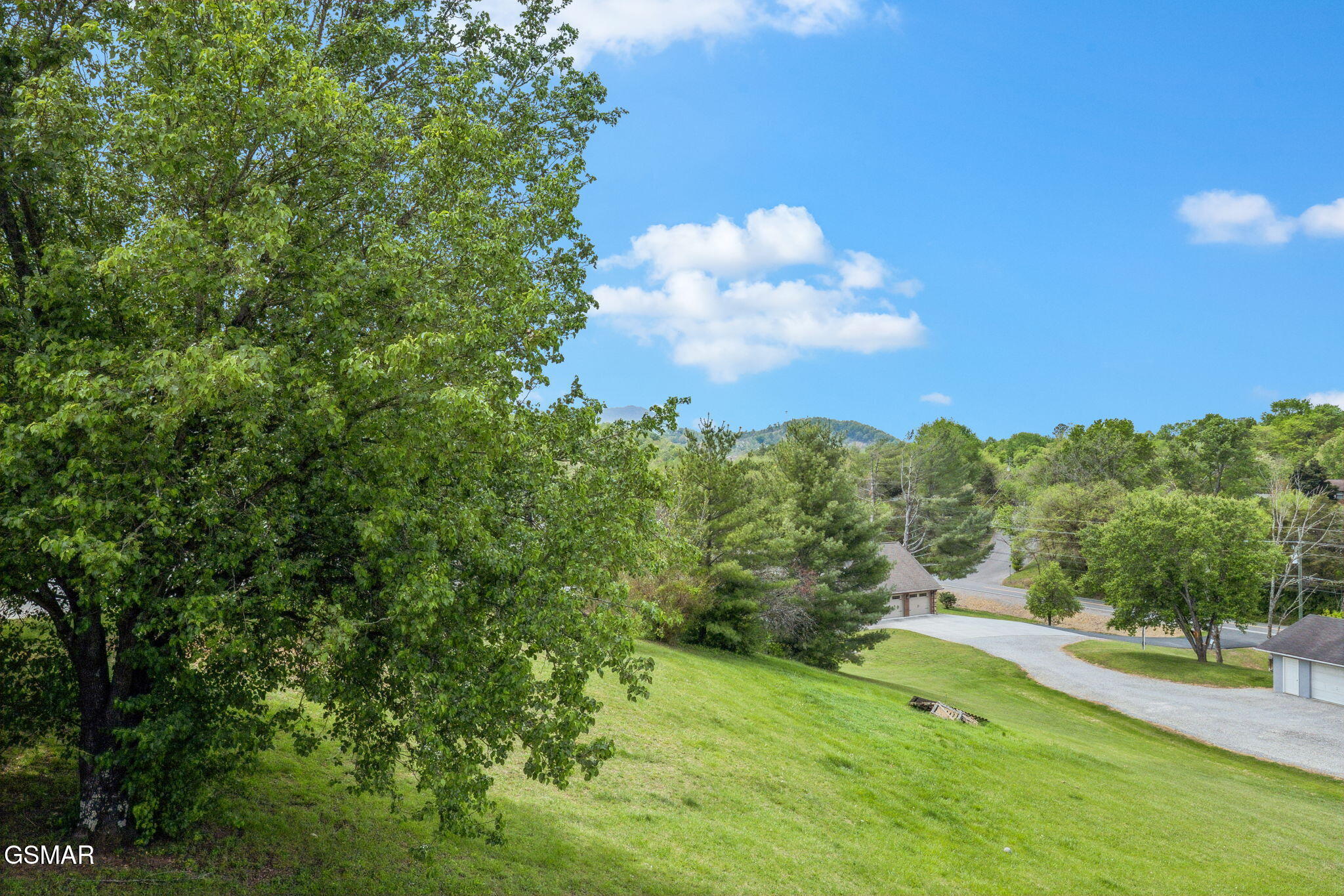 1021 Hilltop Circle Circle