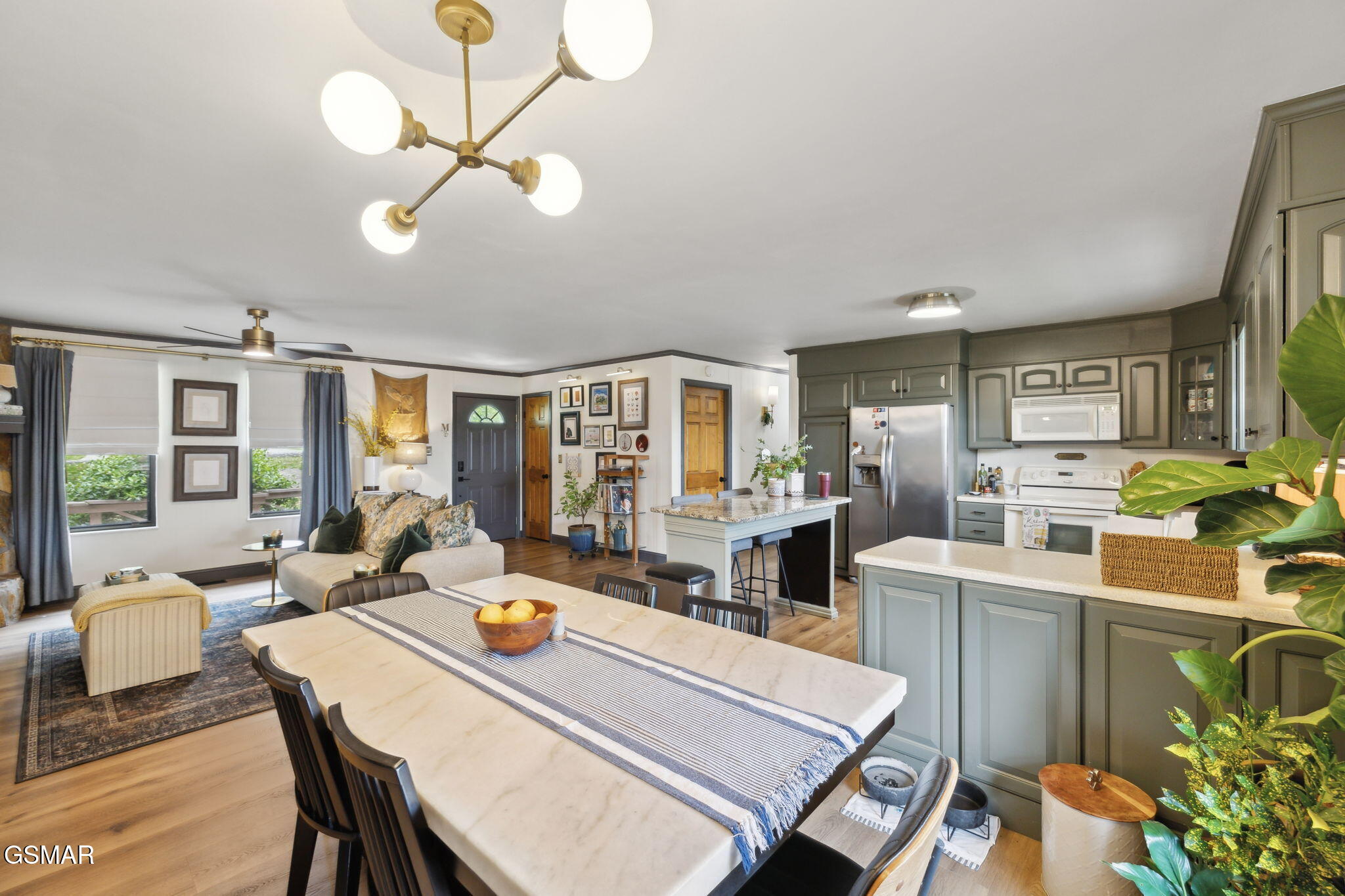 1021 Hilltop Circle Circle