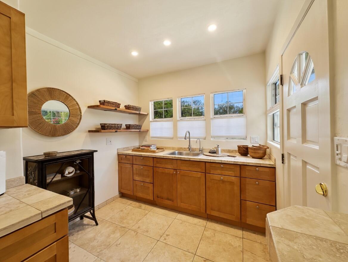 910 W Anapamu Street