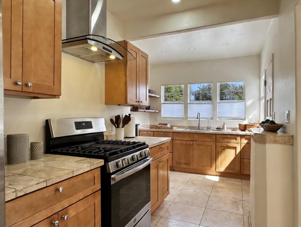 910 W Anapamu Street
