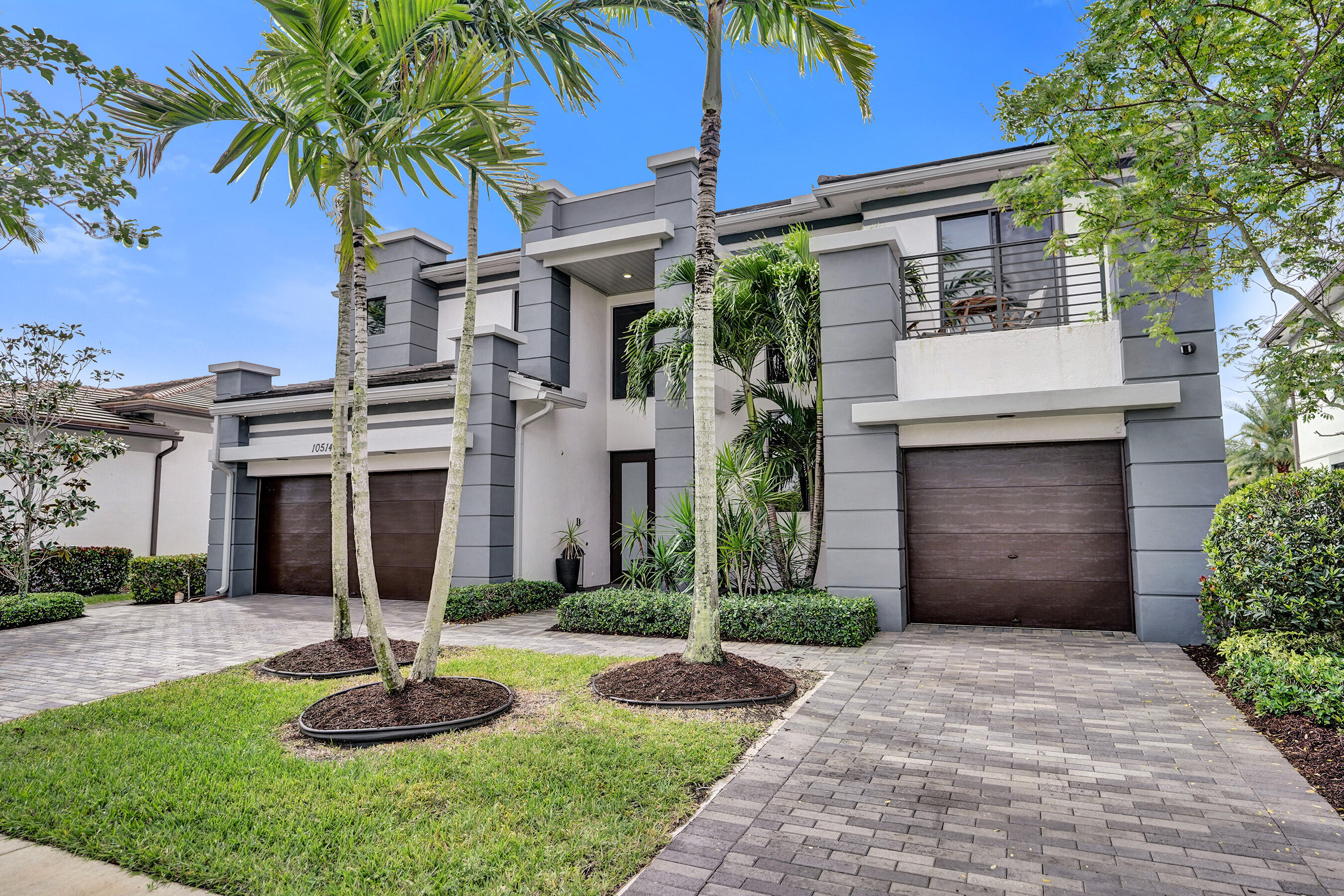 10514 N Lago Vista Circle